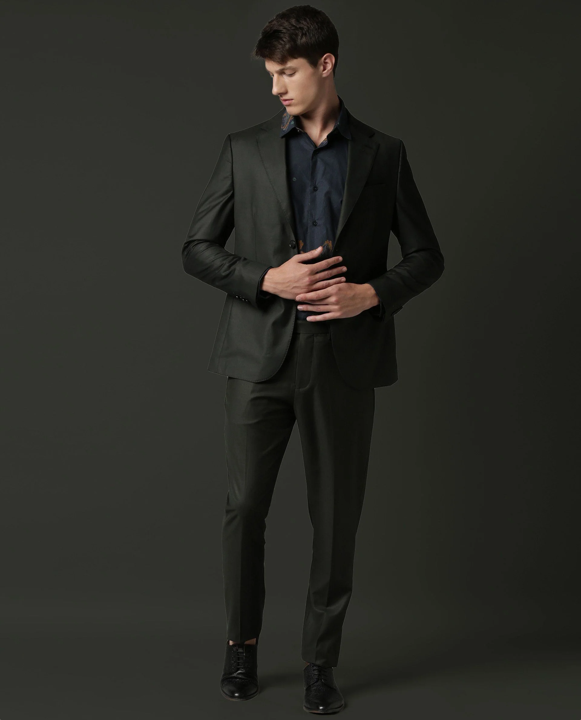 Rare Rabbit Men's Radiant Green Plain Tailored Fit Full Sleeve Lapel Neck Blazer - Image 2