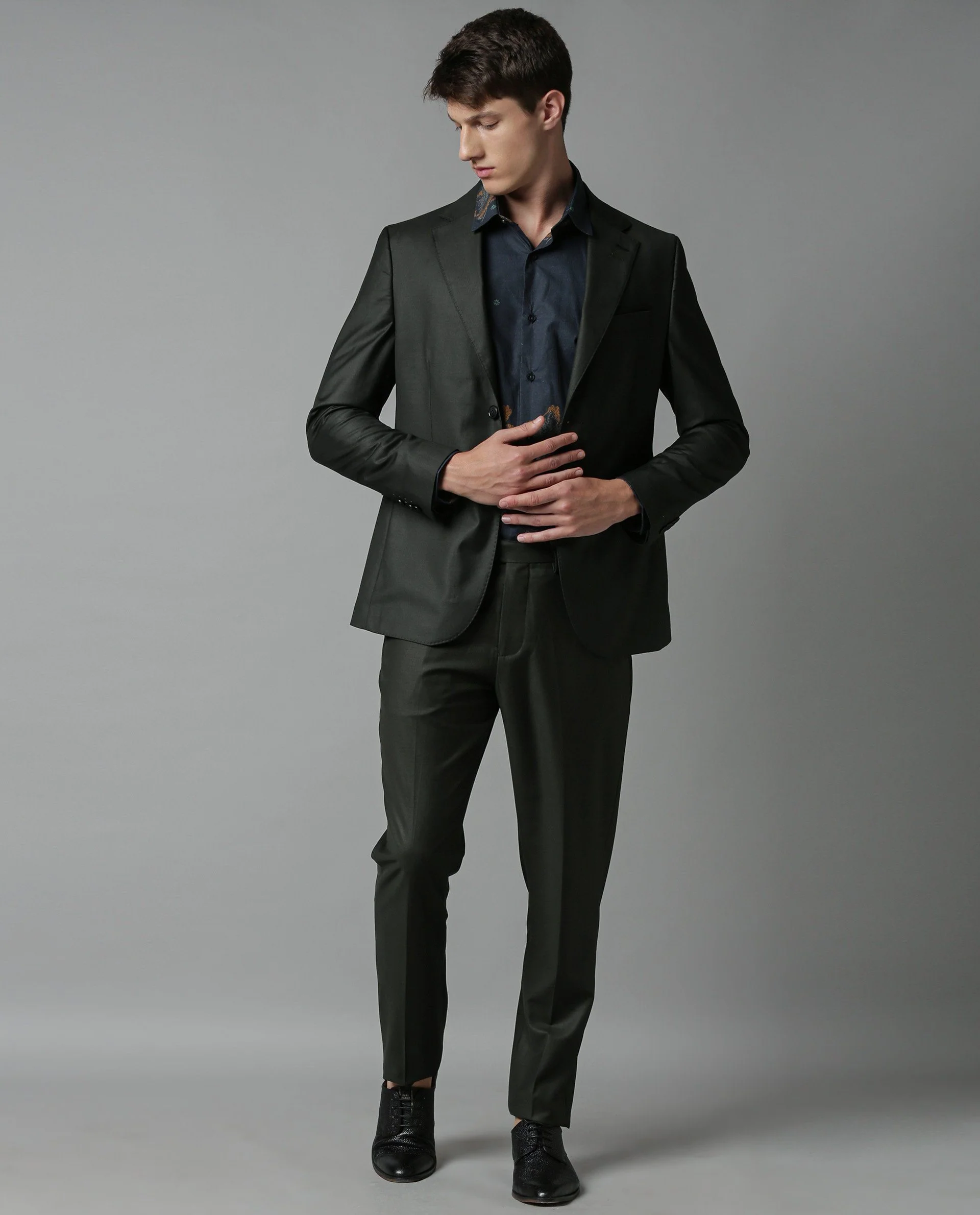 Rare Rabbit Men's Radiant Green Plain Tailored Fit Full Sleeve Lapel Neck Blazer - Image 5