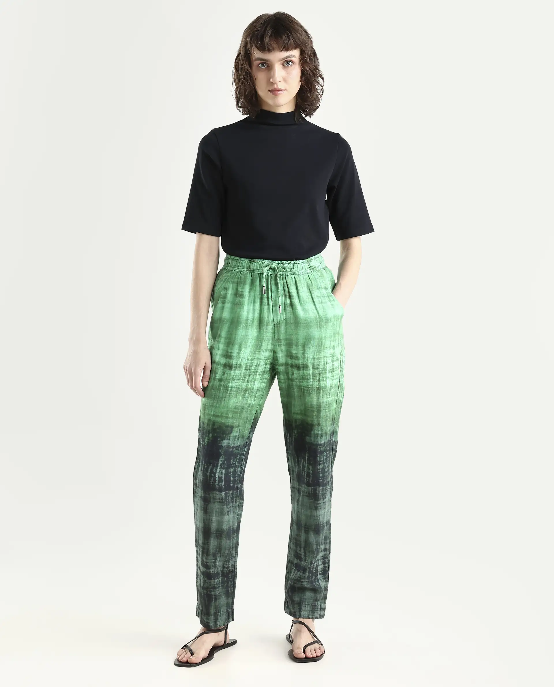 Rareism Women's Raymon Green Cotton Ombre Ankle Length Tailored Trouser - Image 4