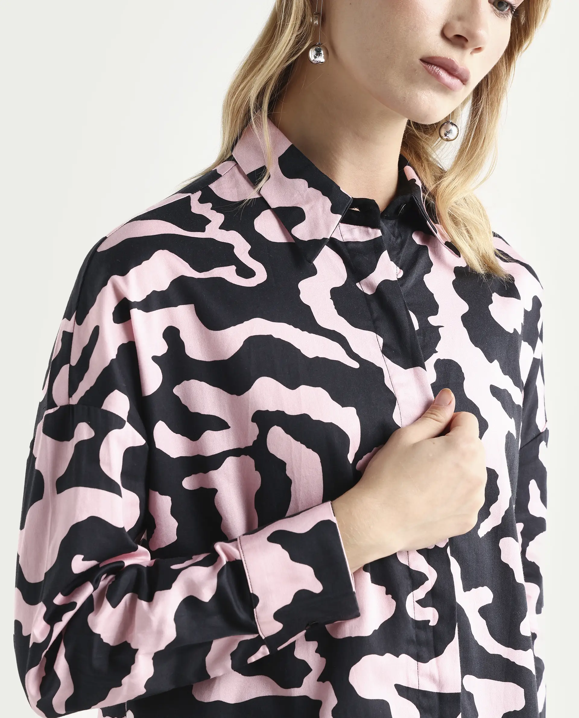 Rareism Women's Revolt Black Cotton Blend Collarless Abstract Print Regular Fit Top - Image 4