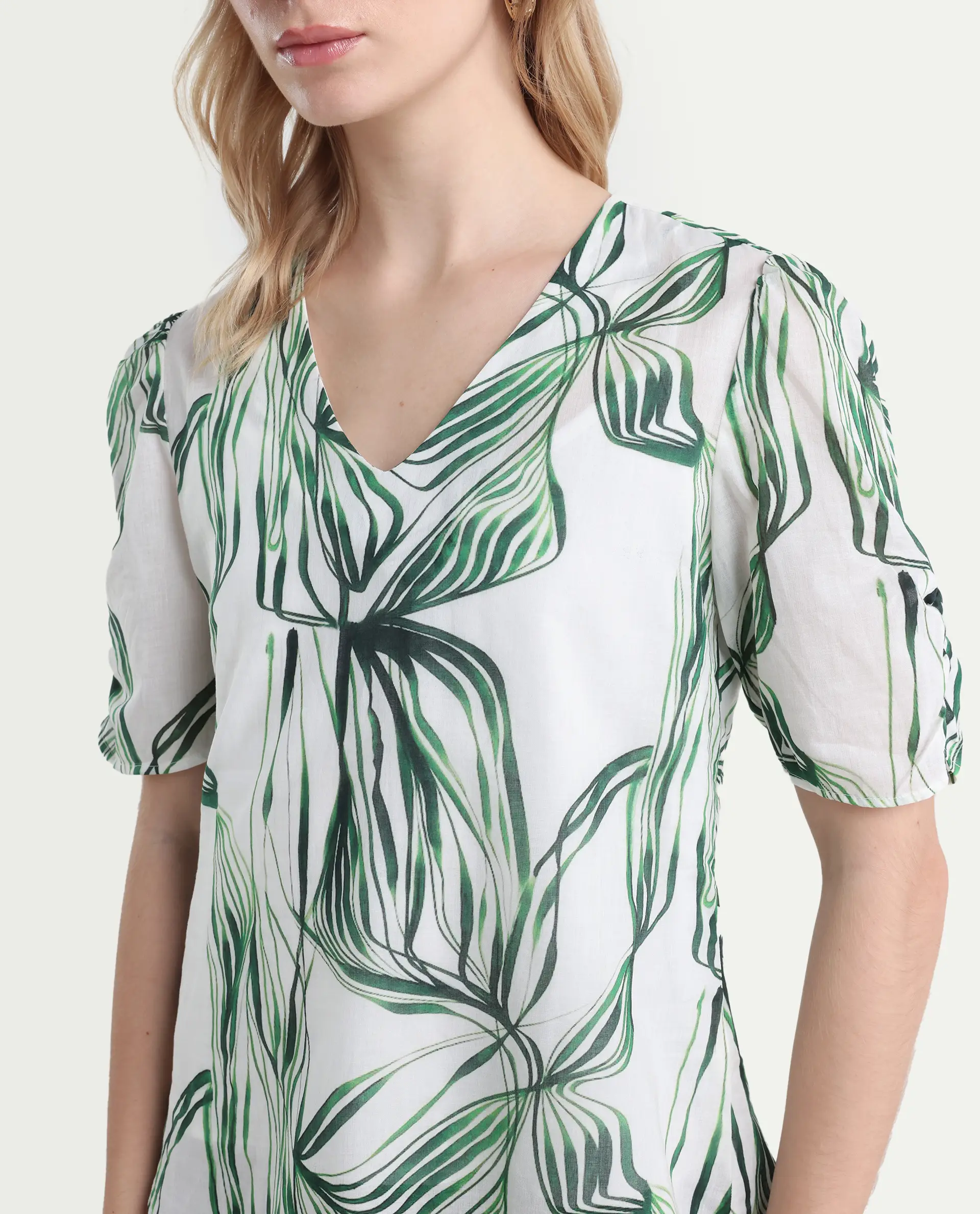 Rareism Women's Riter Green Cotton V-Neck Plain Puff Sleeve Regular Fit Top - Image 4