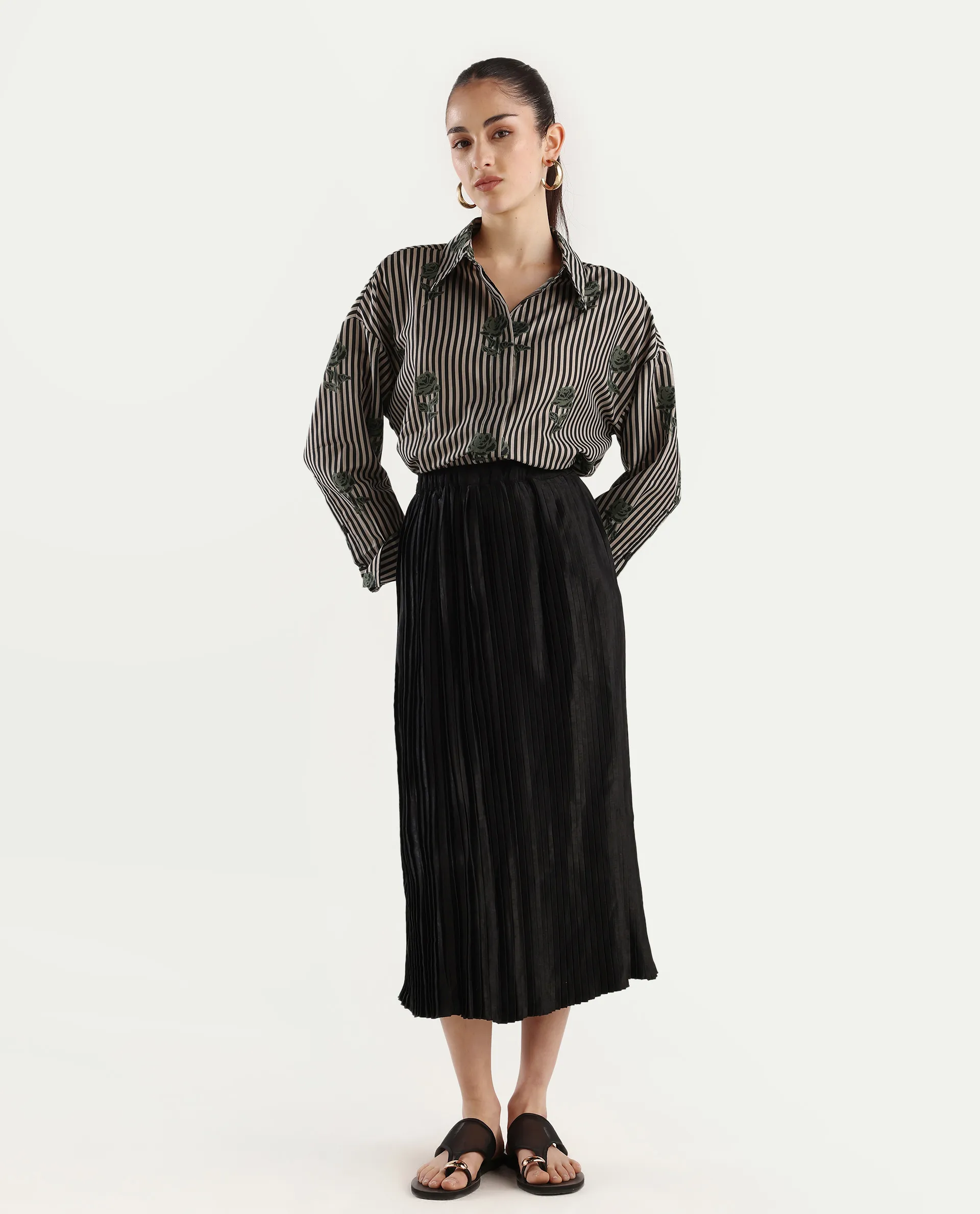 Rareism Women's Rochrille Black Polyester Blend Plain Midi Flared Skirt - Image 3