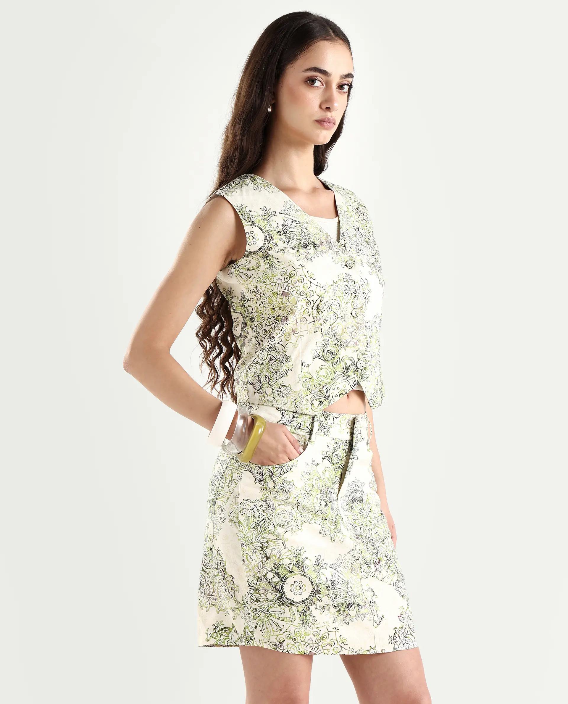 Rareism Women's Ronoz T Light Green Cotton V-Neck Abstract Print Sleeveless Crop Regular Fit Waist Coat - Image 6