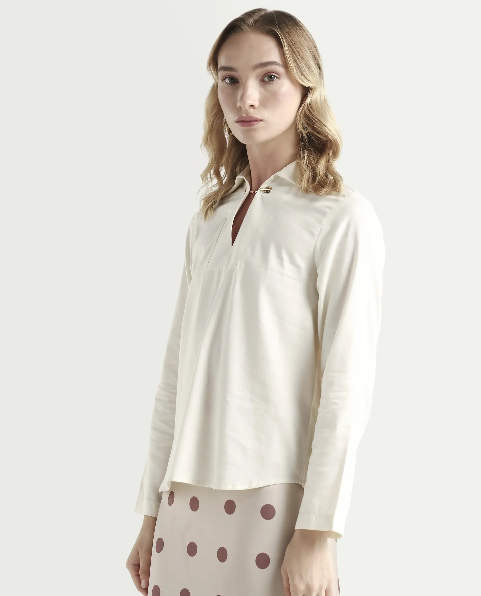 Rareism Women's Ronwok Off White Modal Spread Collar Plain Regular Fit Top - Image 6