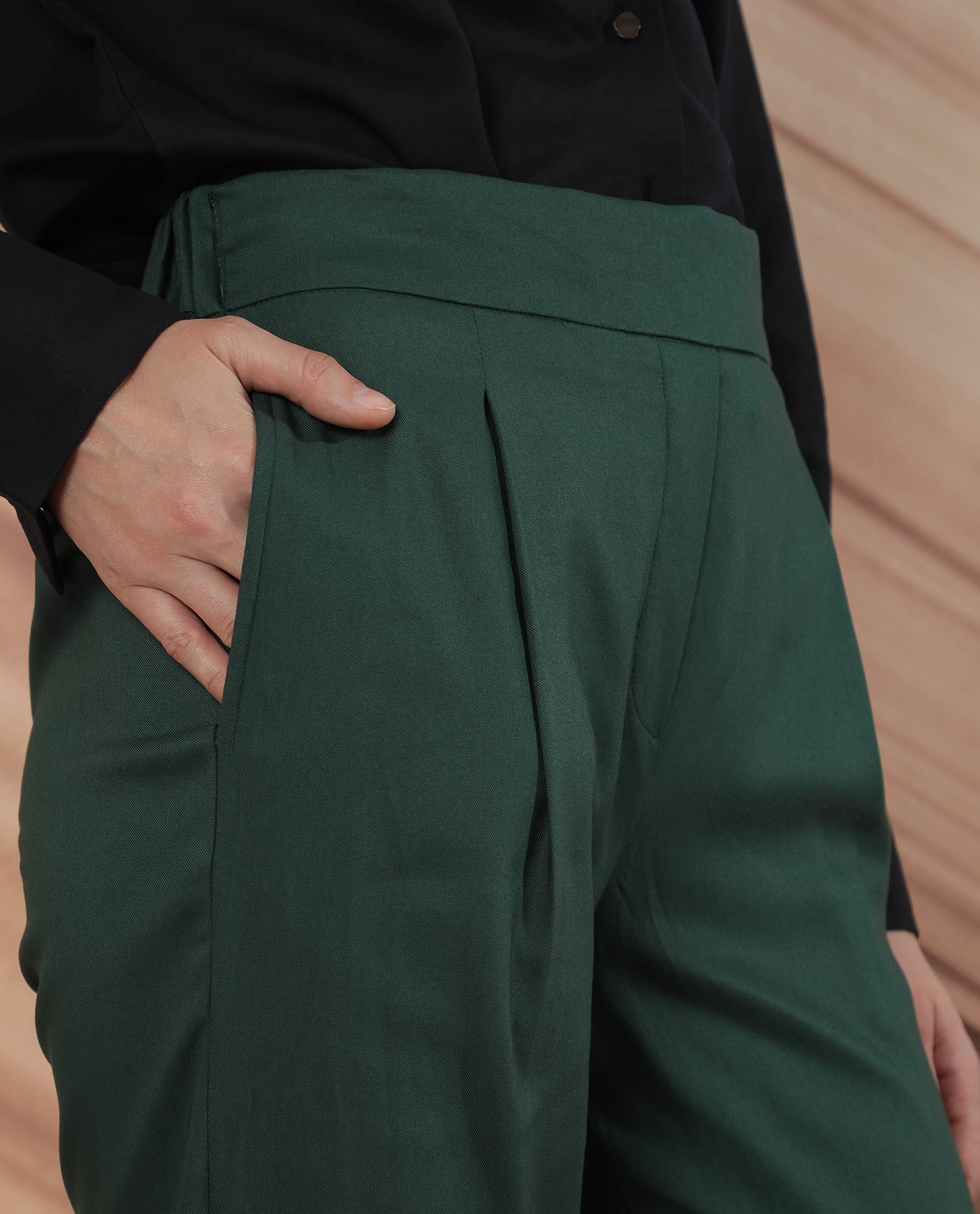 Rareism Women's Rosalia Green Polyester Blend Plain Ankle Length Relaxed Fit Trouser - Image 2