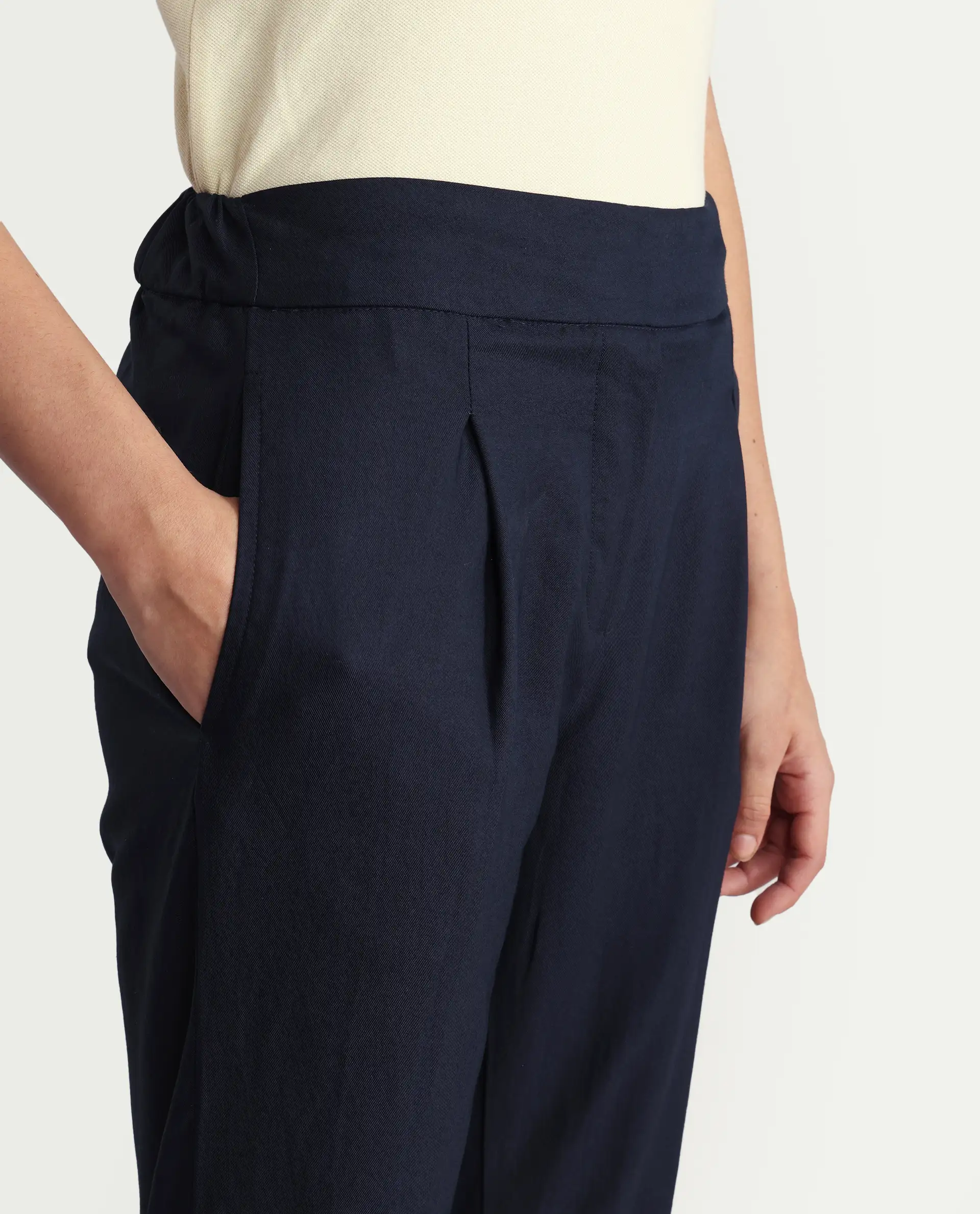 Rareism Women's Rosalia Navy Polyester Blend Plain Ankle Length Relaxed Fit Trouser - Image 4