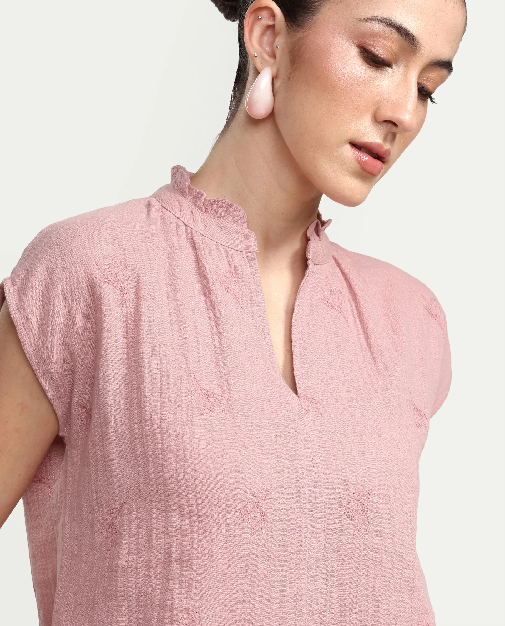 Rareism Women's Rudub Dusky Pink Cotton Ruffled Neck Regular Plain Top - Image 4