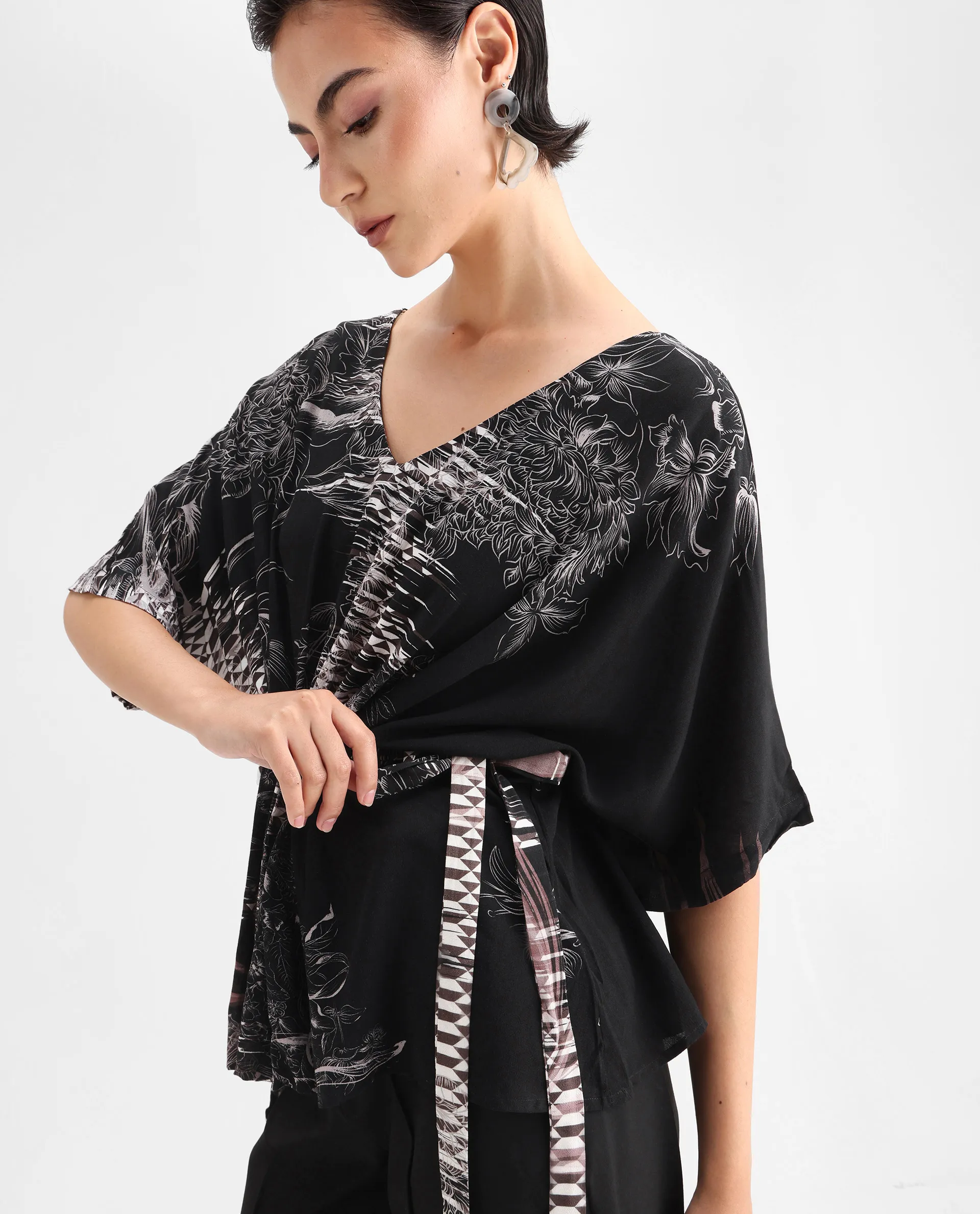 Rareism Women's Rufu Black Viscose Blend V-Neck Abstract Print Extended Sleeves Relaxed Fit Top - Image 4