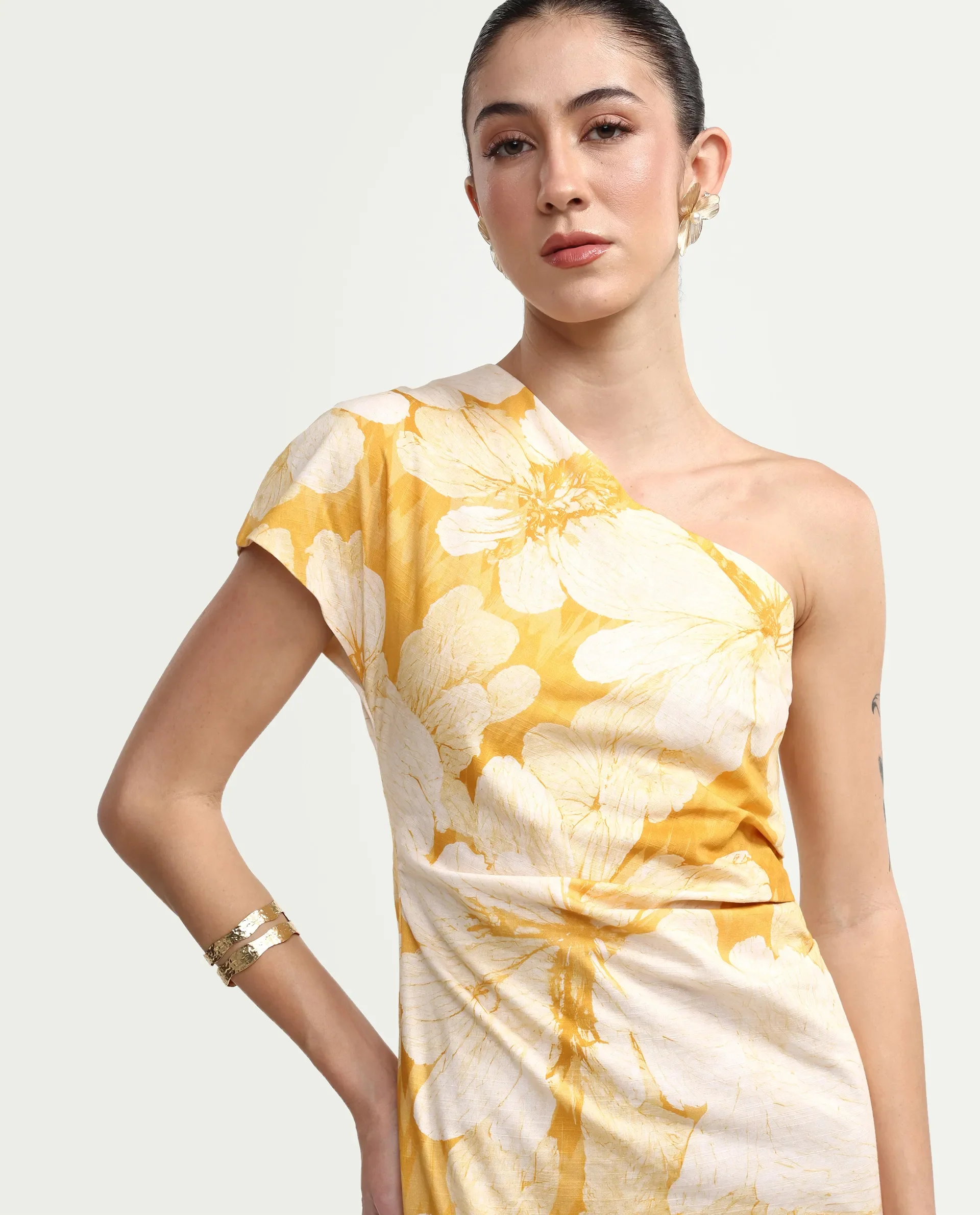 Rareism Women's Rusli Mustard Cotton One Shoulder Fitted Floral Print Dress - Image 4