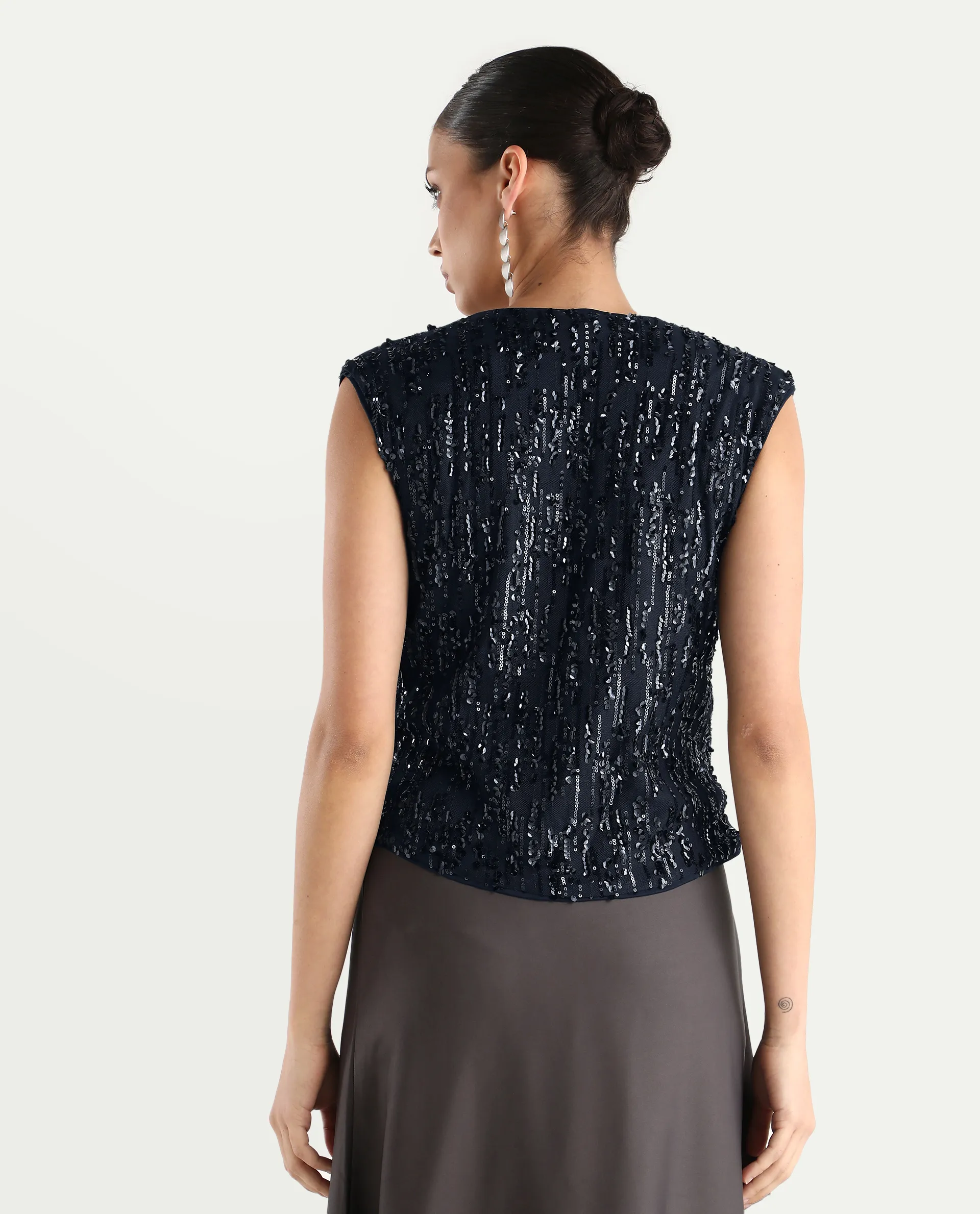 Rareism Women's Saot Metallic Navy Knit V-Neck Plain Sleeveless Regular Fitted Top - Image 7
