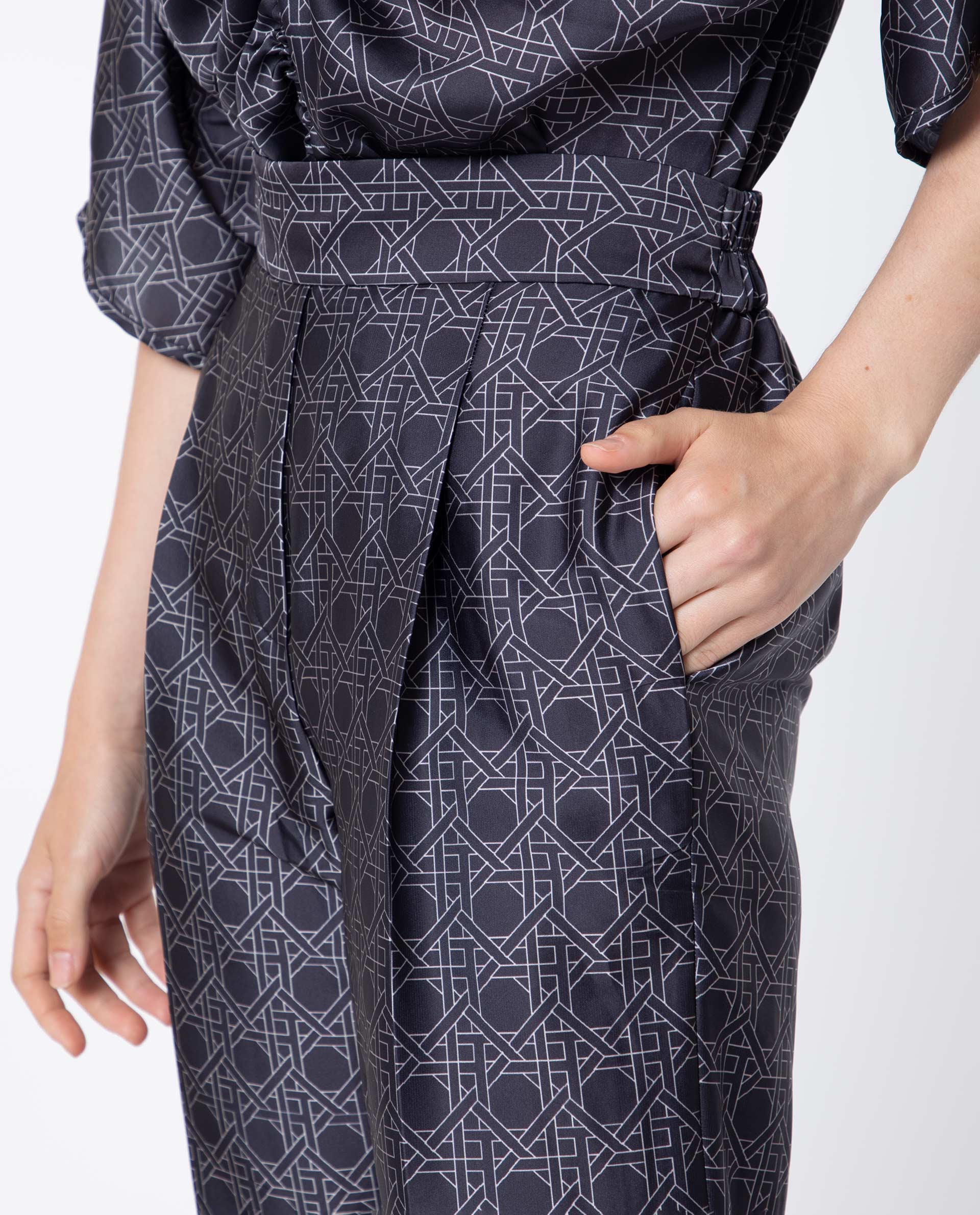 Rareism Women's Sepiat Dark Black Polyester Geometric Print Ankle Length Relaxed Fit Trouser - Image 4