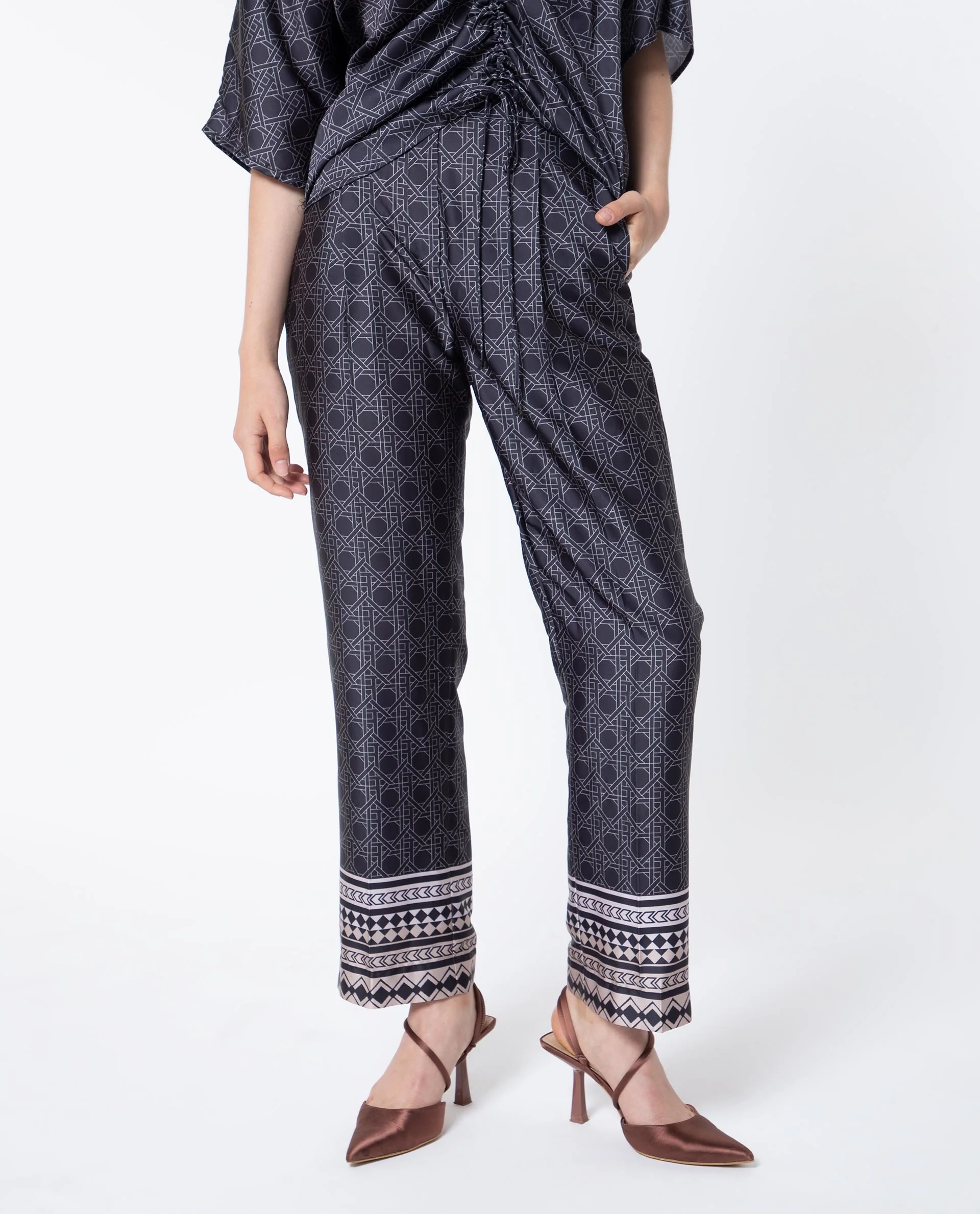 Rareism Women's Sepiat Dark Black Polyester Geometric Print Ankle Length Relaxed Fit Trouser - Image 5