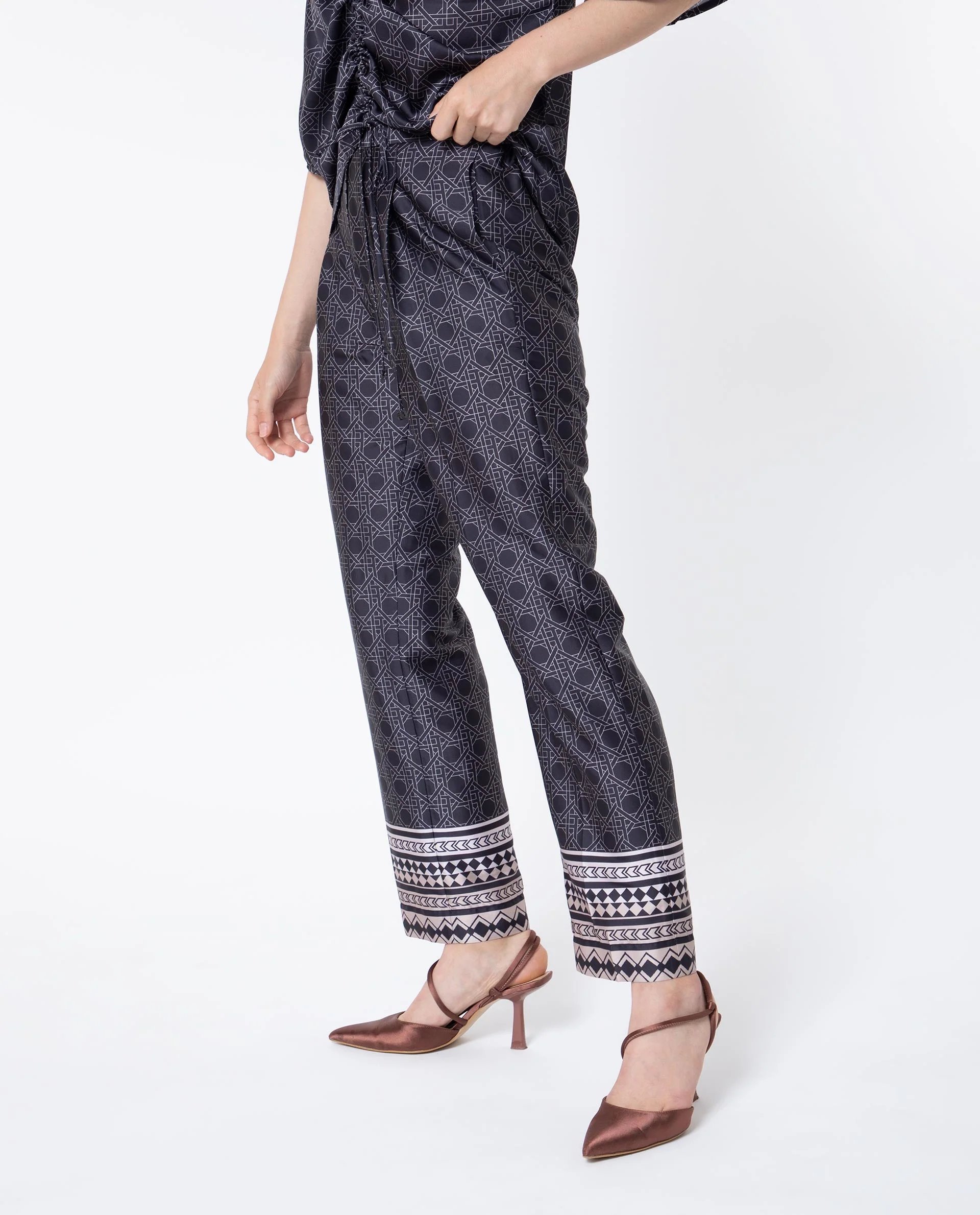 Rareism Women's Sepiat Dark Black Polyester Geometric Print Ankle Length Relaxed Fit Trouser - Image 7