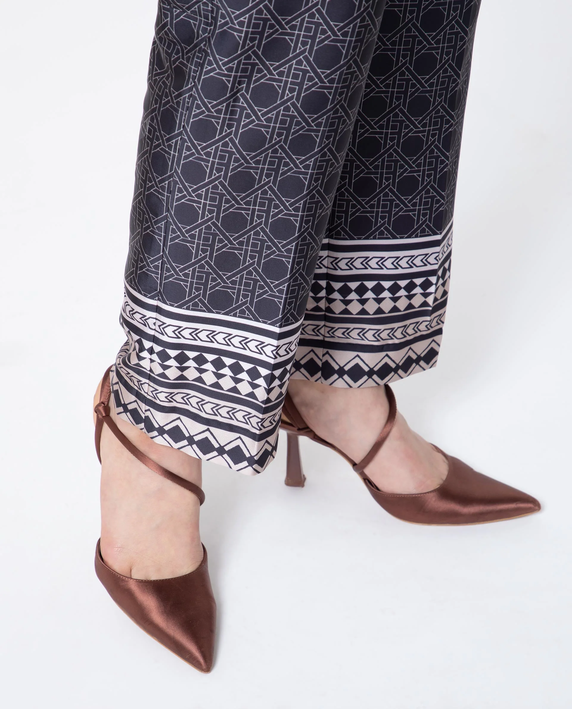 Rareism Women's Sepiat Dark Black Polyester Geometric Print Ankle Length Relaxed Fit Trouser - Image 9