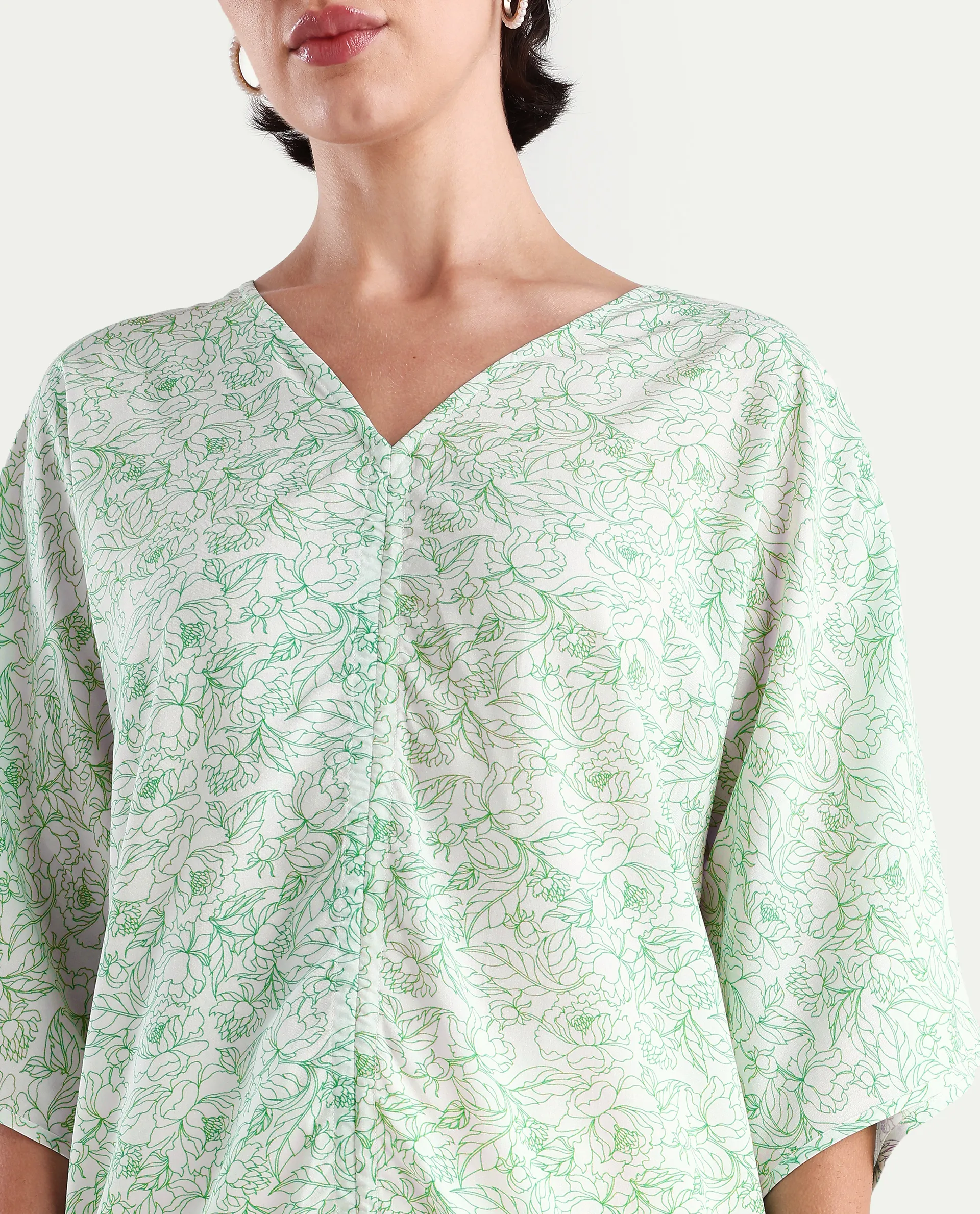 Rareism Women's Sepio-T Light Green Viscose V-Neck Floral Print Extended Sleeves Relaxed Fit Top - Image 3