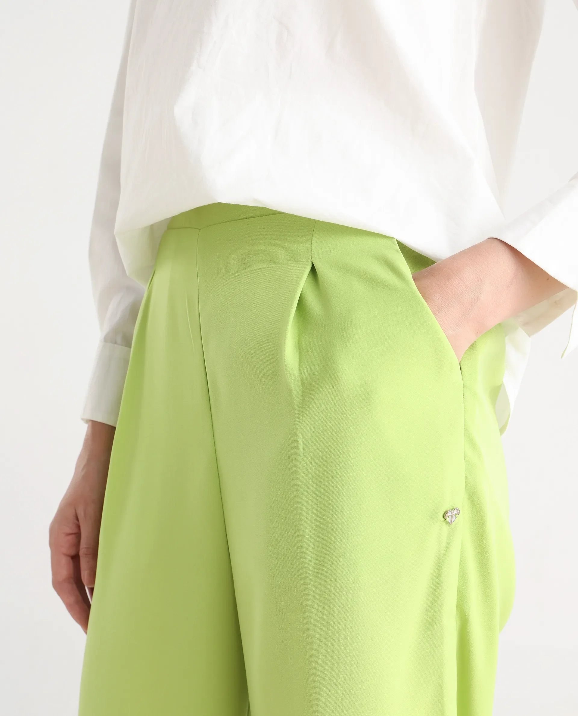 Rareism Women's Serbay-B Green Polyester Plain Ankle Length Straight Fit Trouser - Image 5