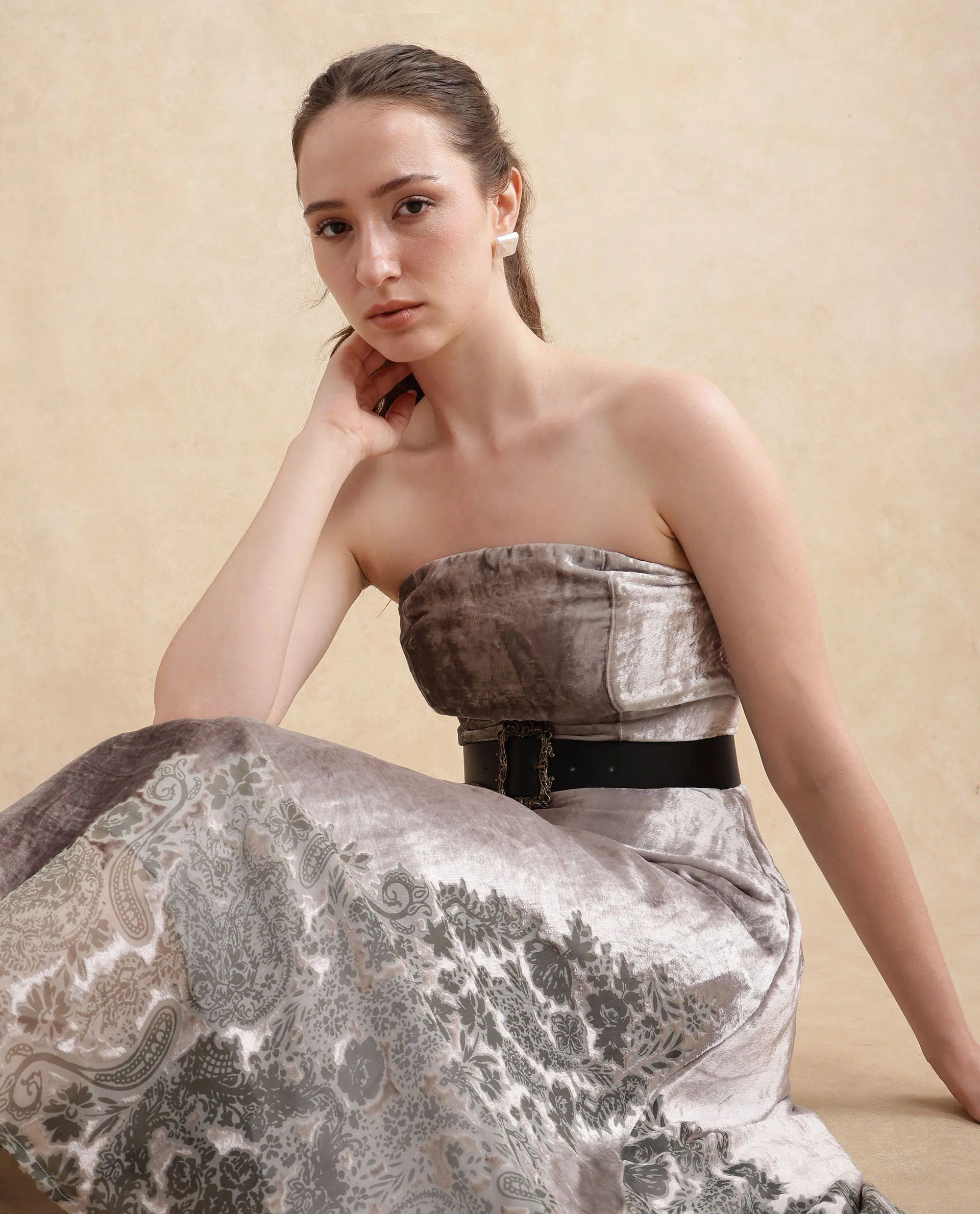 Rareism Women's Seson Light Silver Velvet Tube Neck Abstract Print Sleeveless Midi Fit And Flare Dress - Image 4