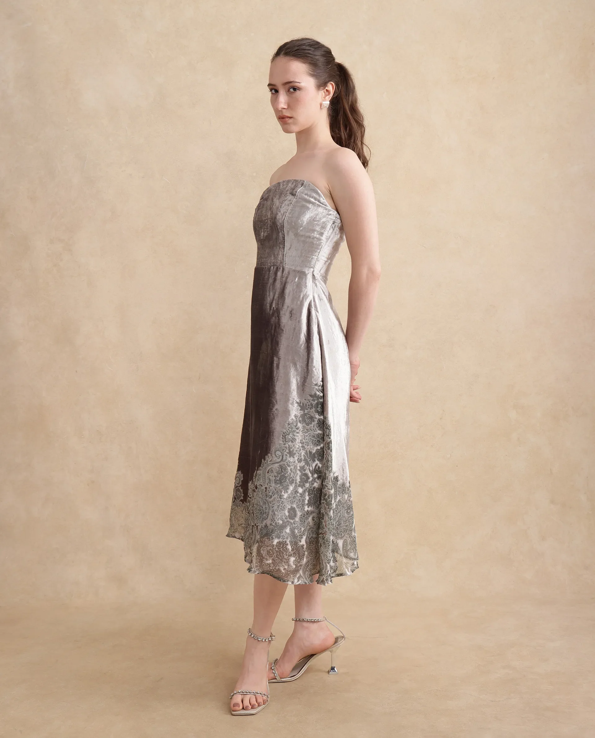Rareism Women's Seson Light Silver Velvet Tube Neck Abstract Print Sleeveless Midi Fit And Flare Dress - Image 6