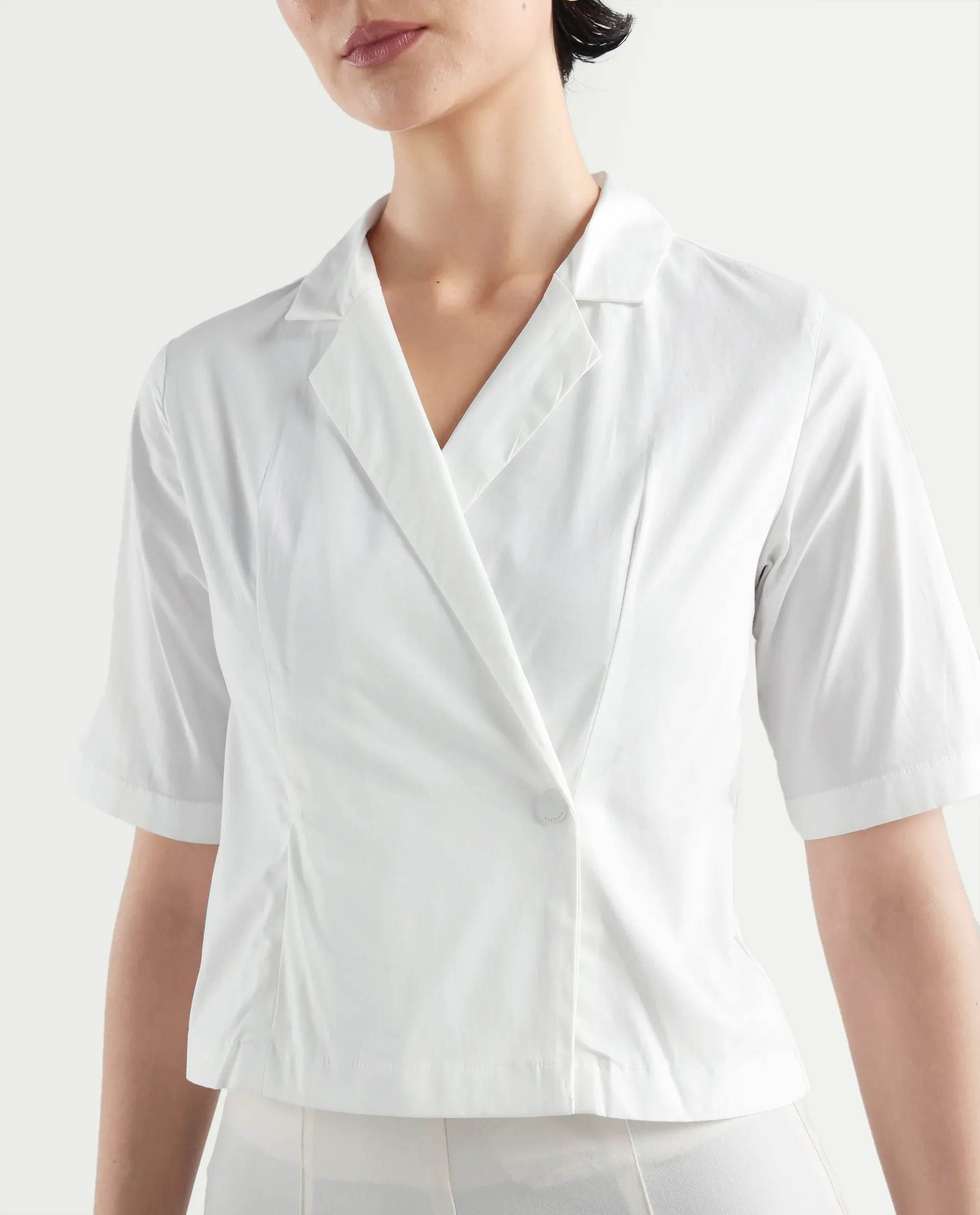 Rareism Women's Seui White Cotton Blend Lapel Neck Plain Crop Boxy Fit Top - Image 4