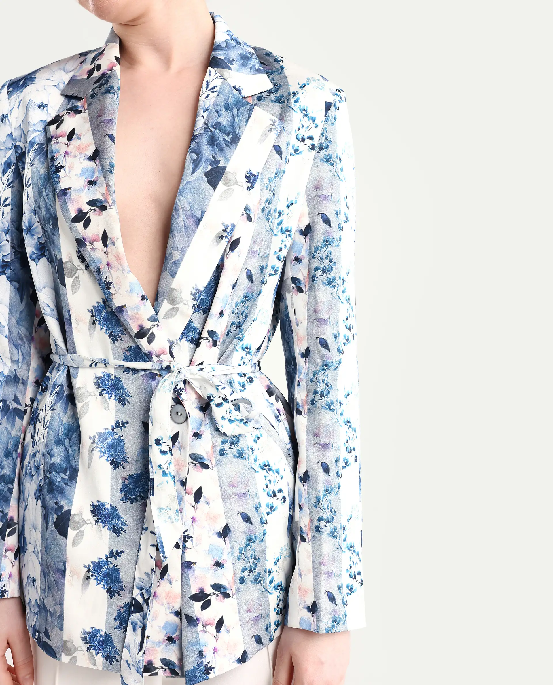 Rareism Women's Shabella Blue Polyester Lapel Neck Floral Print Tailored Blazer - Image 4