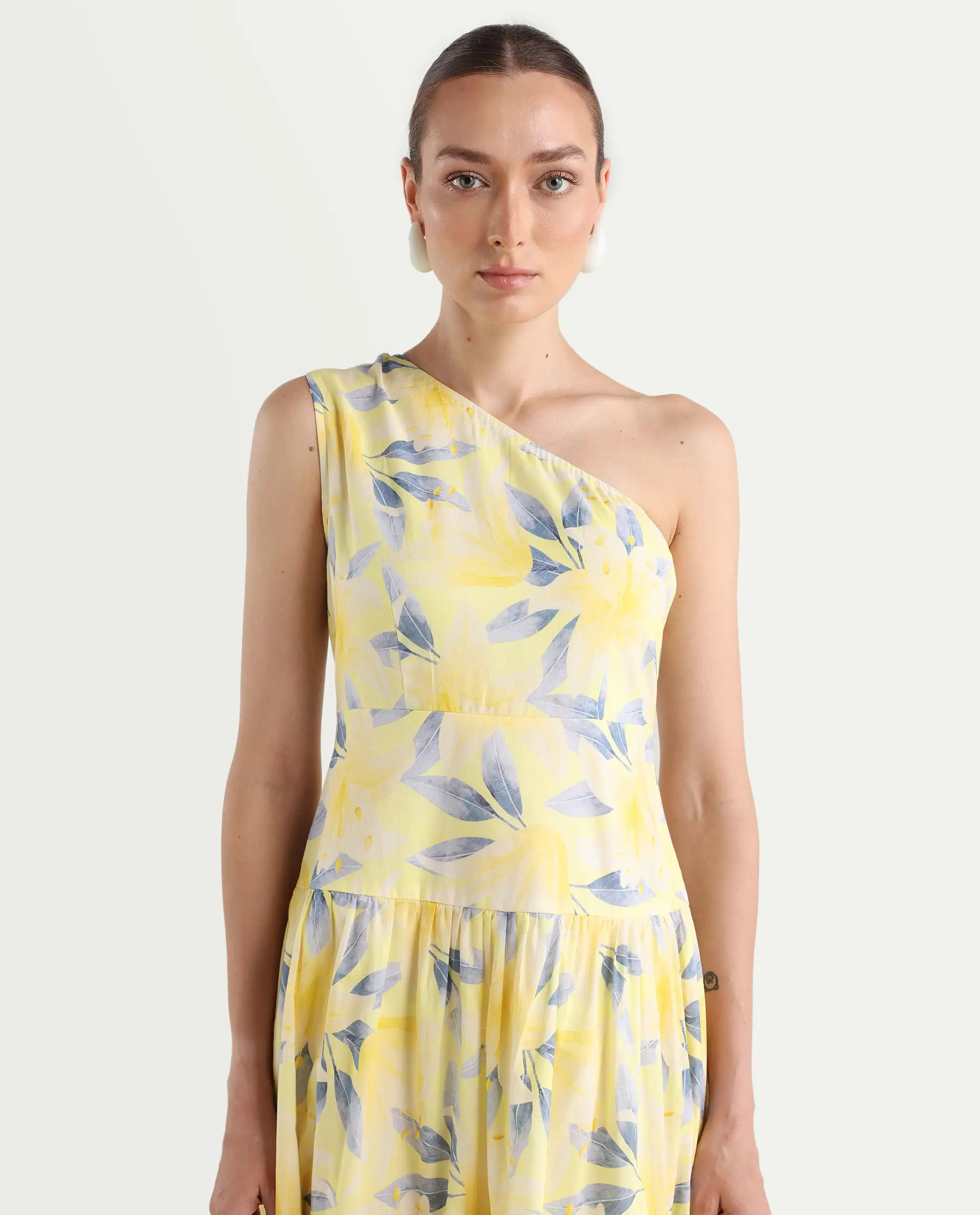 Rareism Women's Simplet Multi Cotton One Shoulder Floral Print One Shoulder Midi Fit And Flare Dress - Image 4