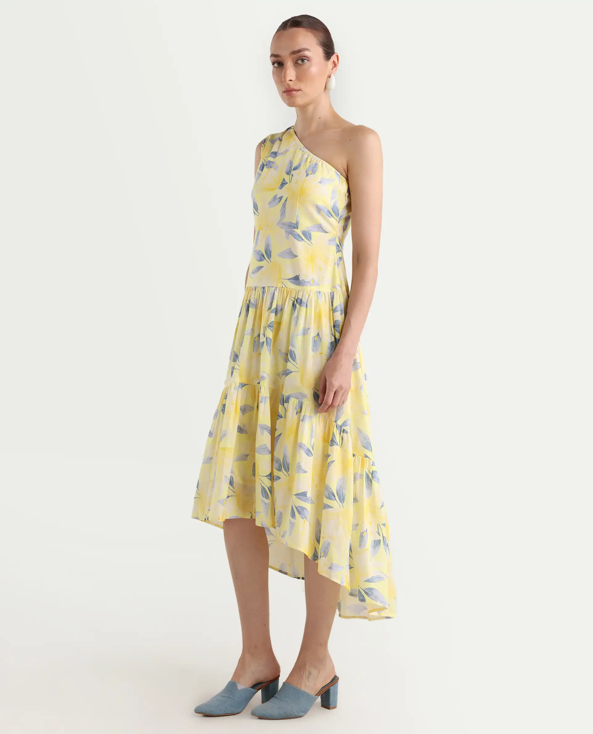 Rareism Women's Simplet Multi Cotton One Shoulder Floral Print One Shoulder Midi Fit And Flare Dress - Image 6