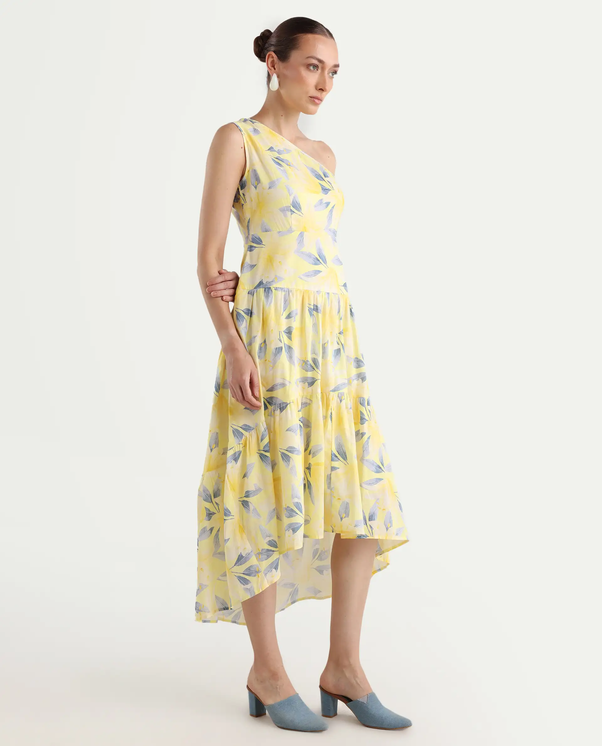 Rareism Women's Simplet Multi Cotton One Shoulder Floral Print One Shoulder Midi Fit And Flare Dress - Image 7
