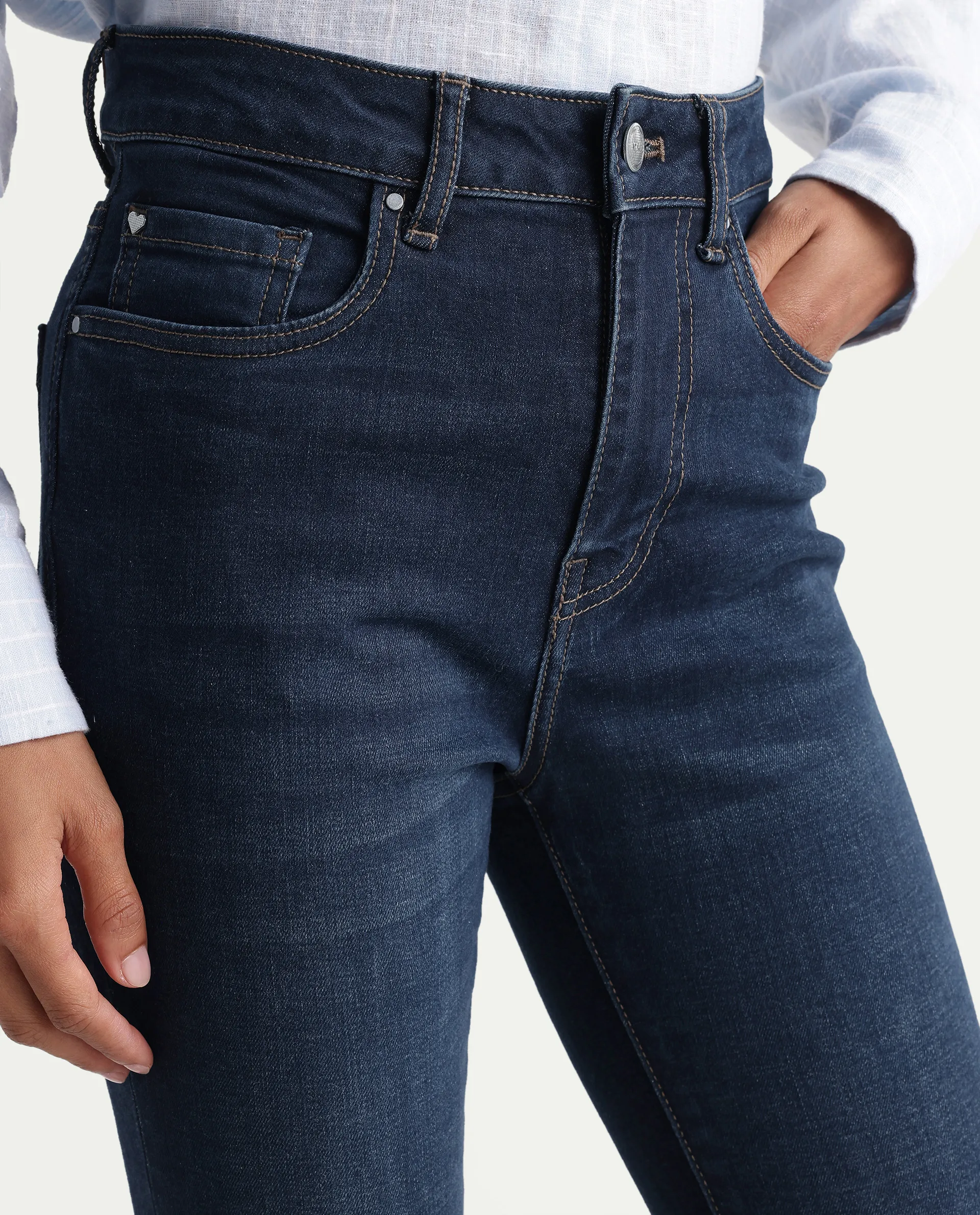 Rareism Women's Skenyom Blue Cotton Blend Skinny Fit Plain Jeans - Image 4