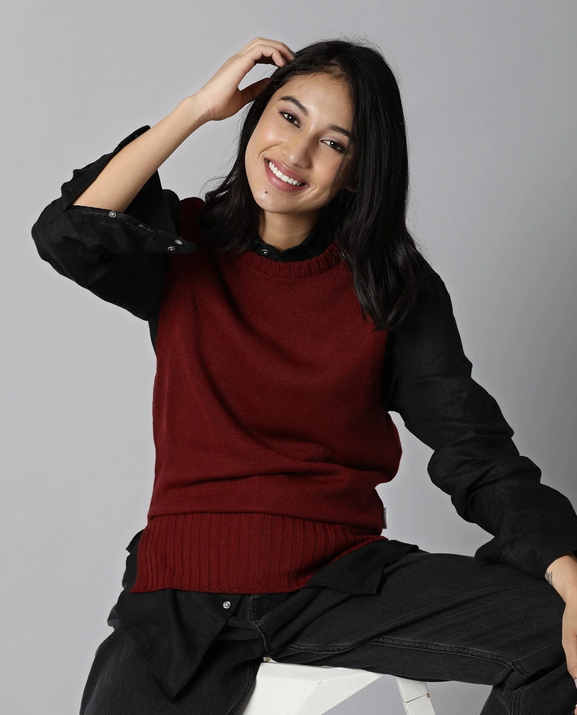 Rareism Women Sleek Red Sweater Sleeveless - Image 4