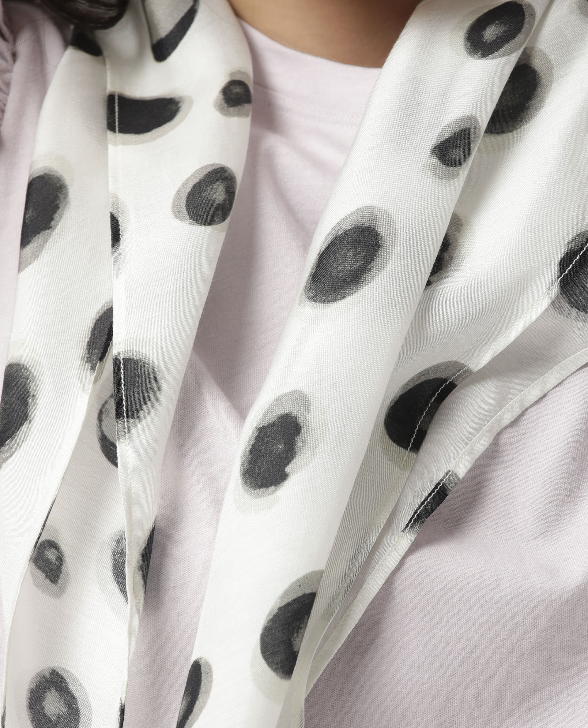 Rareism Women's Soak White Polka Print Scarf - Image 2