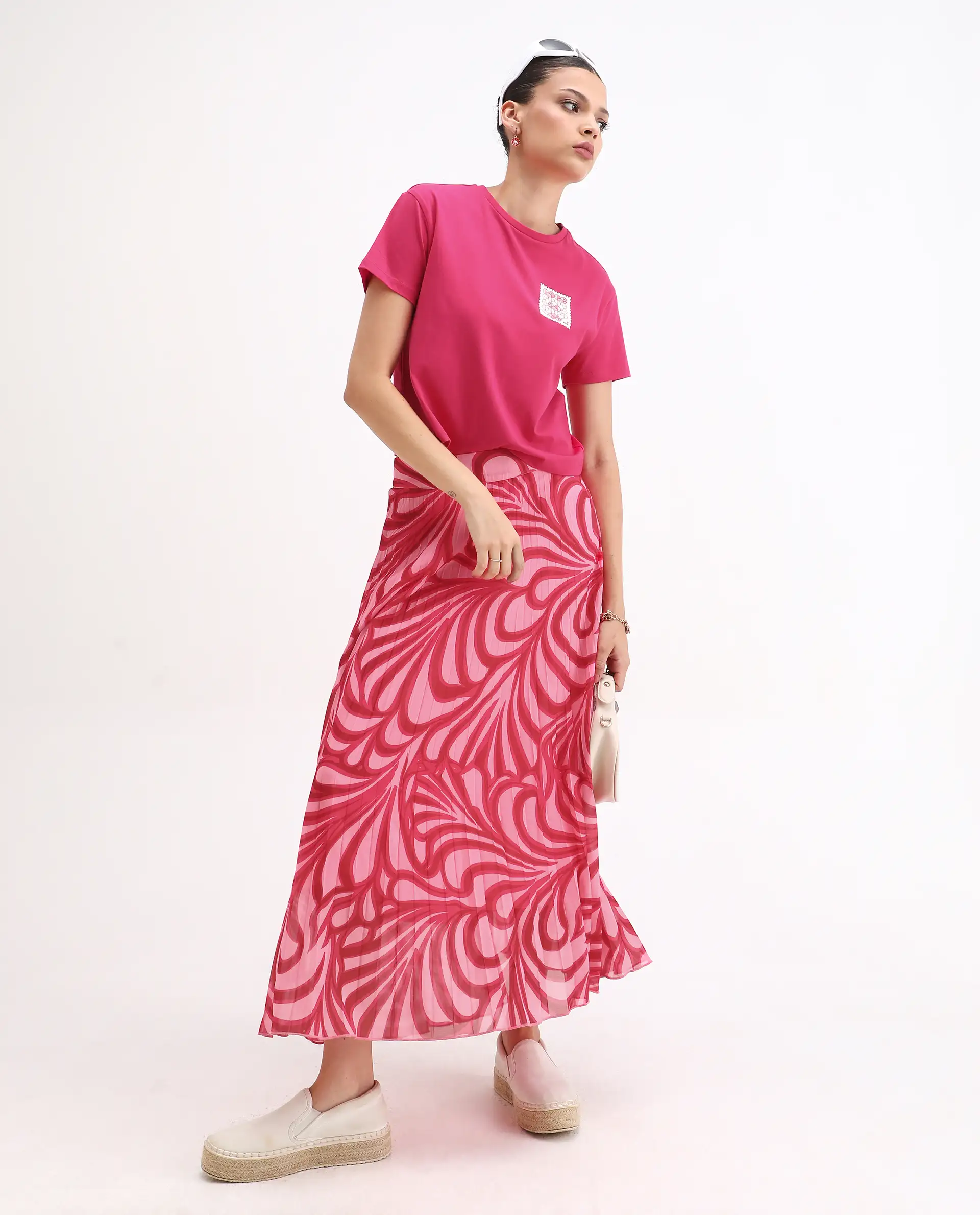 Rareism Women's Somrey Pink Cotton Blend Crew Neck Graphic Print Crop Regular Fit T-Shirt - Image 7