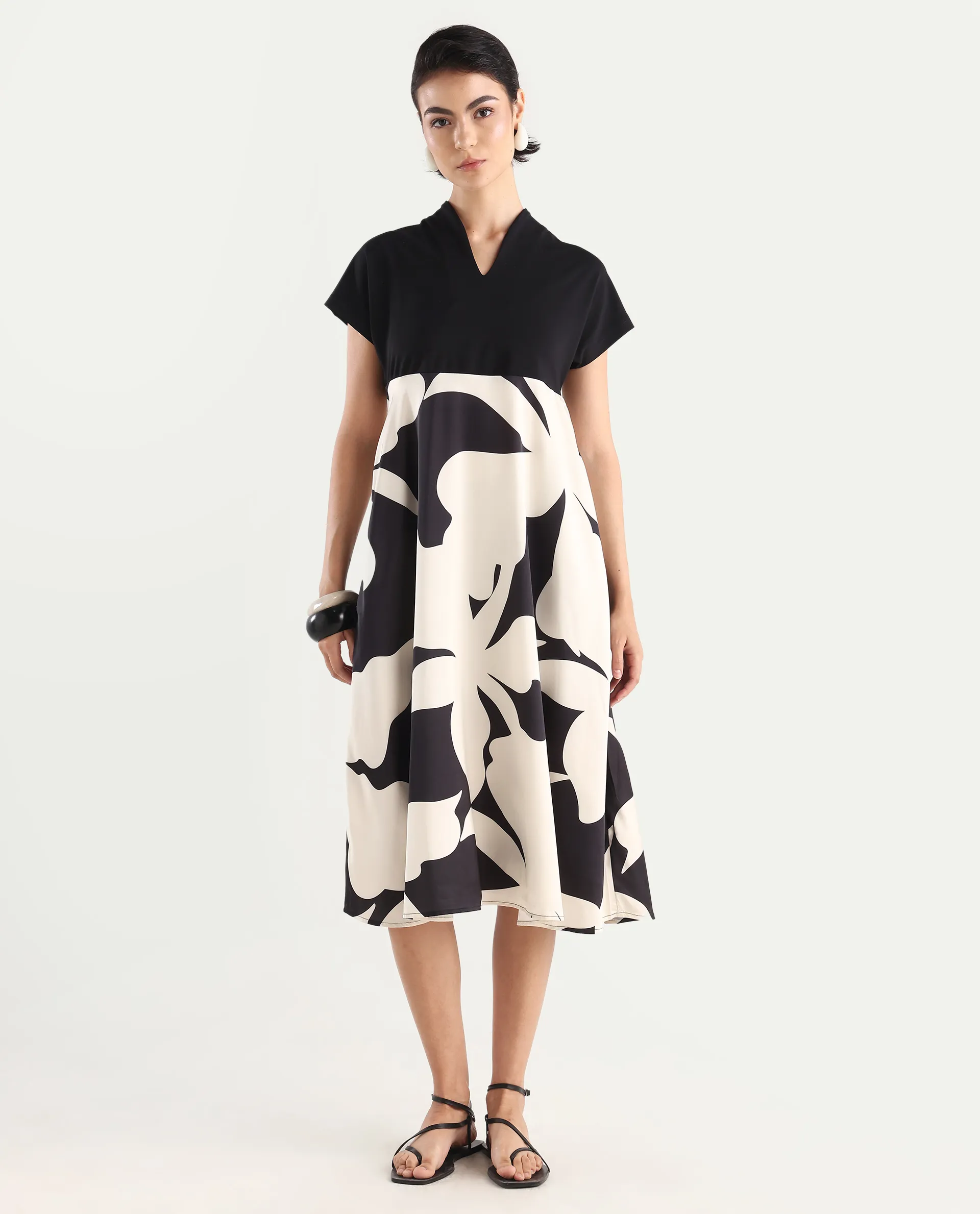 Rareism Women's Sopp White Polyester V-Neck Abstract Print Extended Sleeves Midi Fit And Flare Dress - Image 4