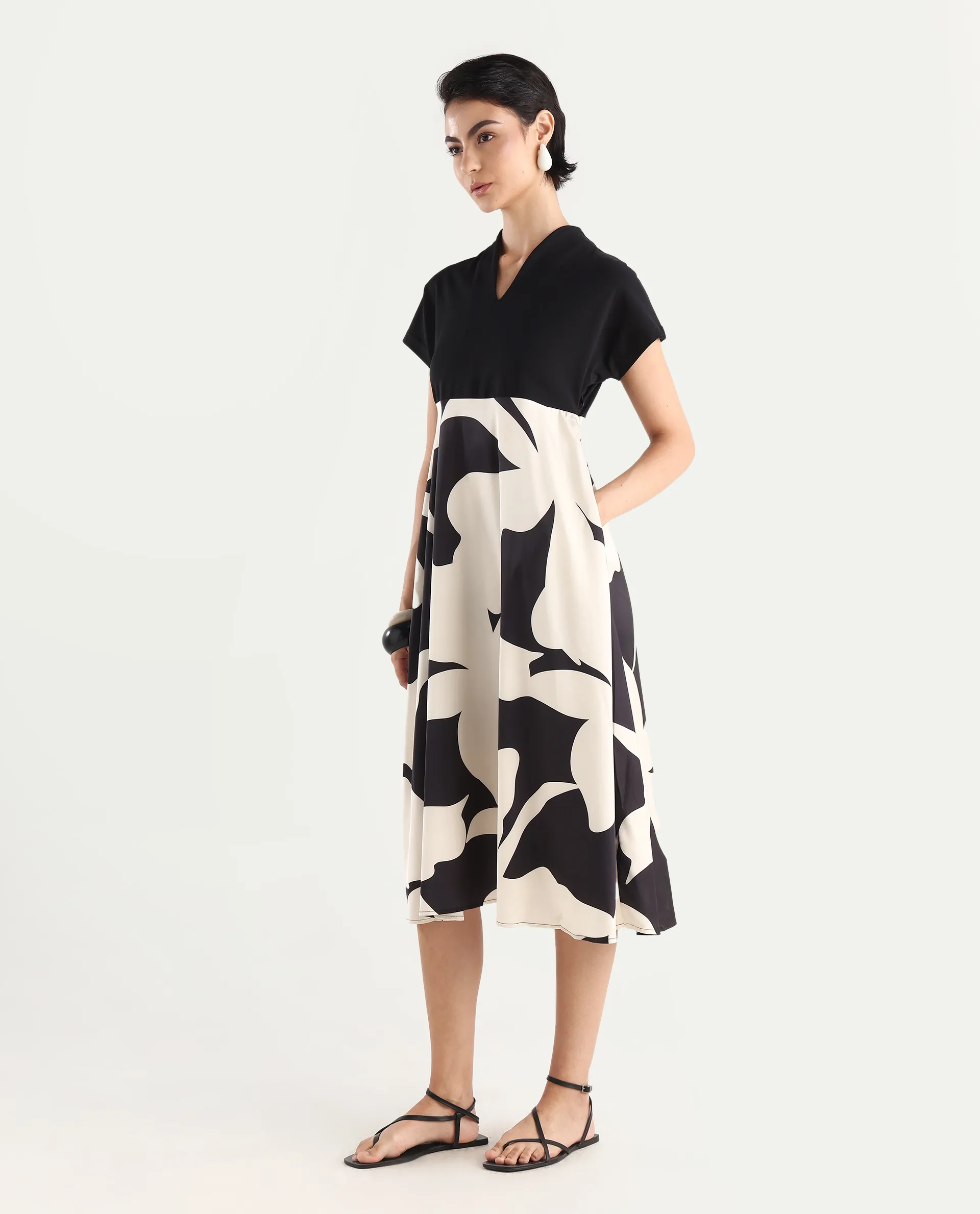 Rareism Women's Sopp White Polyester V-Neck Abstract Print Extended Sleeves Midi Fit And Flare Dress - Image 6