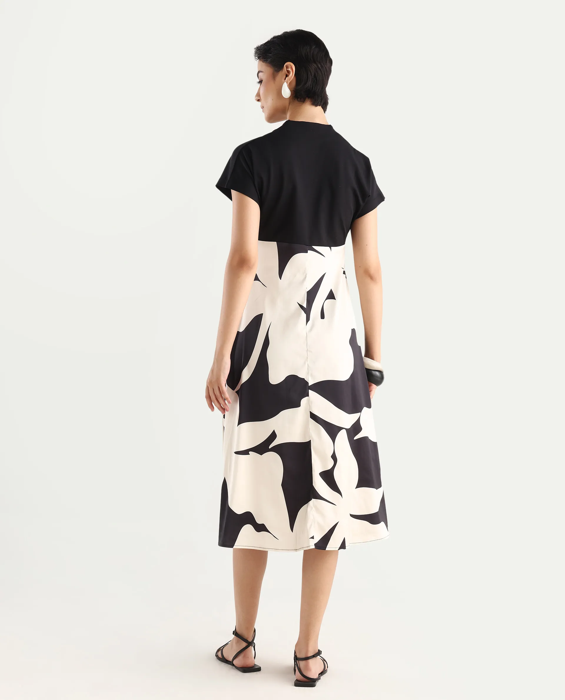 Rareism Women's Sopp White Polyester V-Neck Abstract Print Extended Sleeves Midi Fit And Flare Dress - Image 8