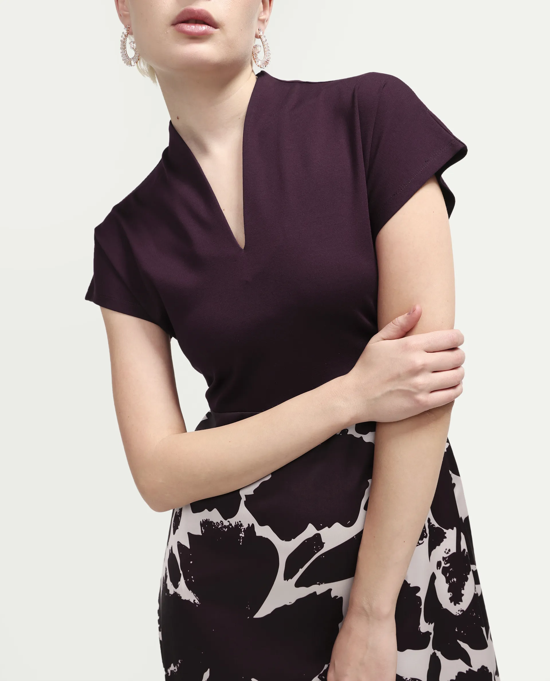 Rareism Women's Sopply Maroon Polyester V-Neck A-Line Abstract Print Dress - Image 4