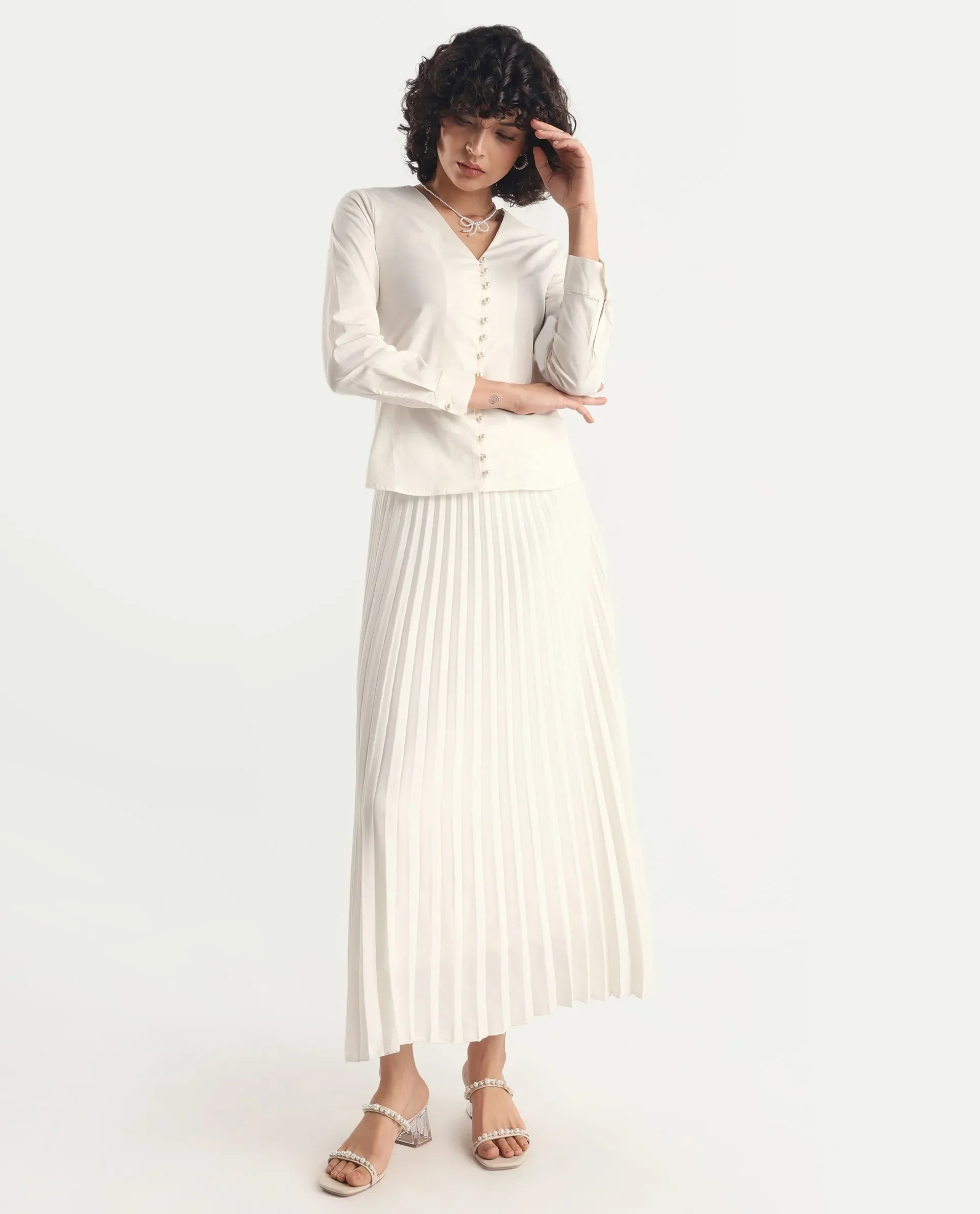 Rareism Women's Starbs Off White Cotton V-Neck Plain Cuffed Sleeve Regular Fit Top - Image 2