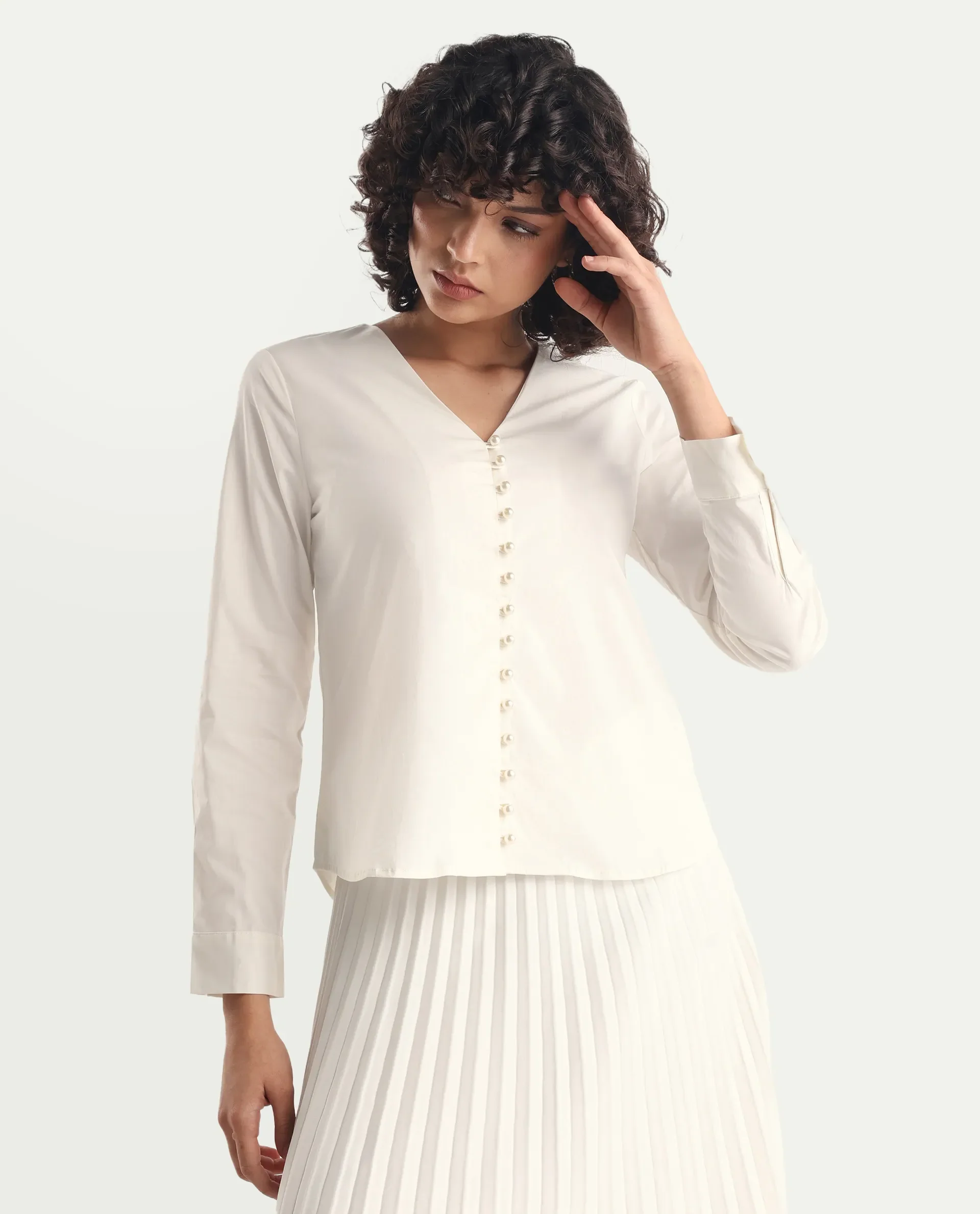 Rareism Women's Starbs Off White Cotton V-Neck Plain Cuffed Sleeve Regular Fit Top - Image 4