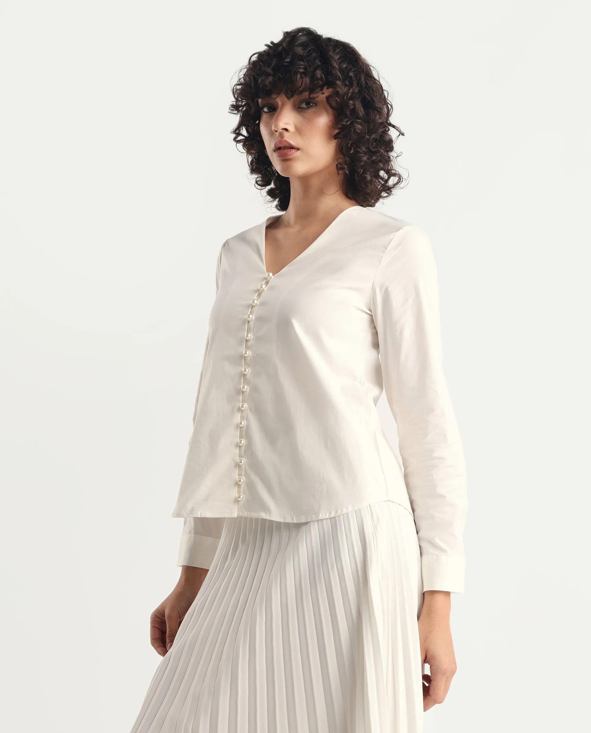 Rareism Women's Starbs Off White Cotton V-Neck Plain Cuffed Sleeve Regular Fit Top - Image 6
