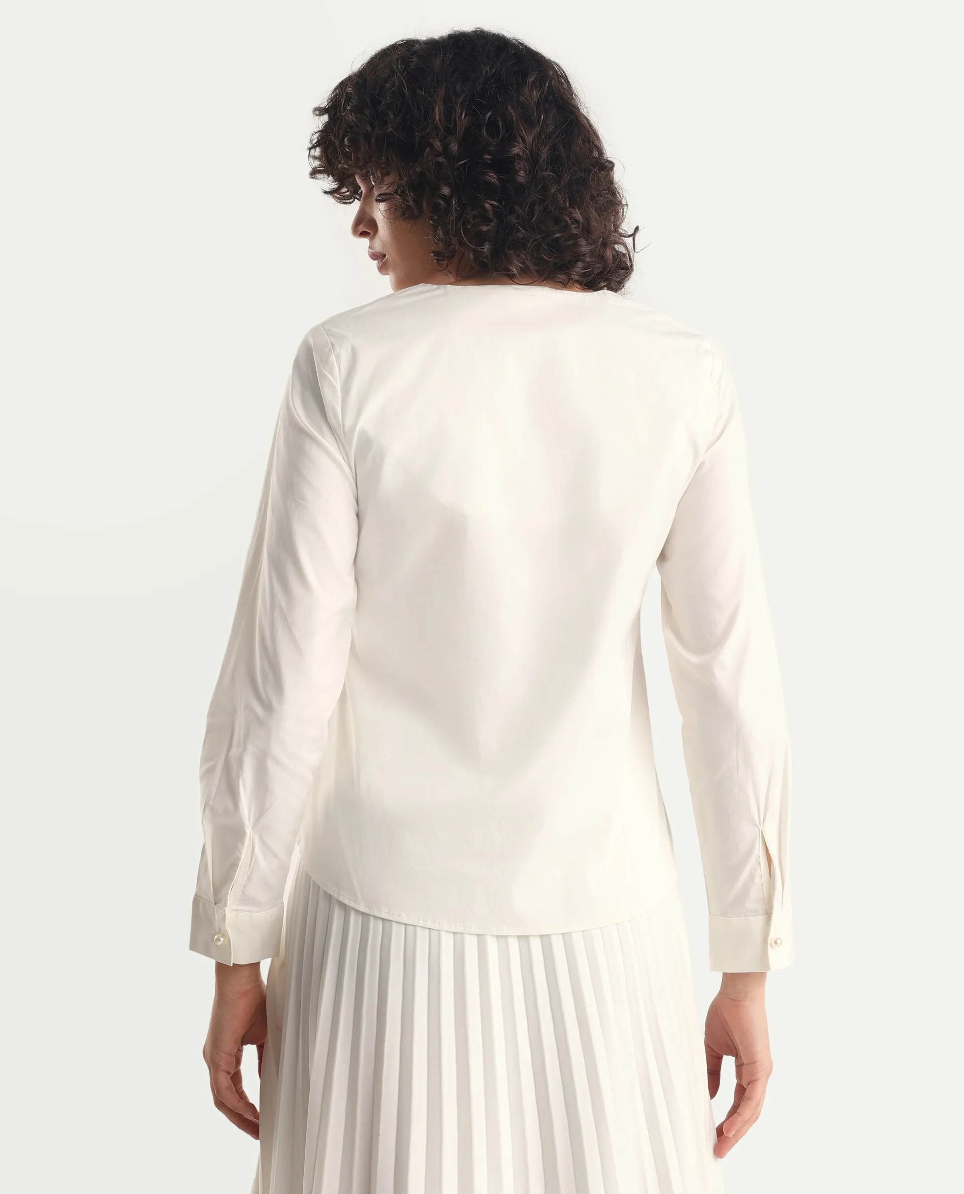 Rareism Women's Starbs Off White Cotton V-Neck Plain Cuffed Sleeve Regular Fit Top - Image 8