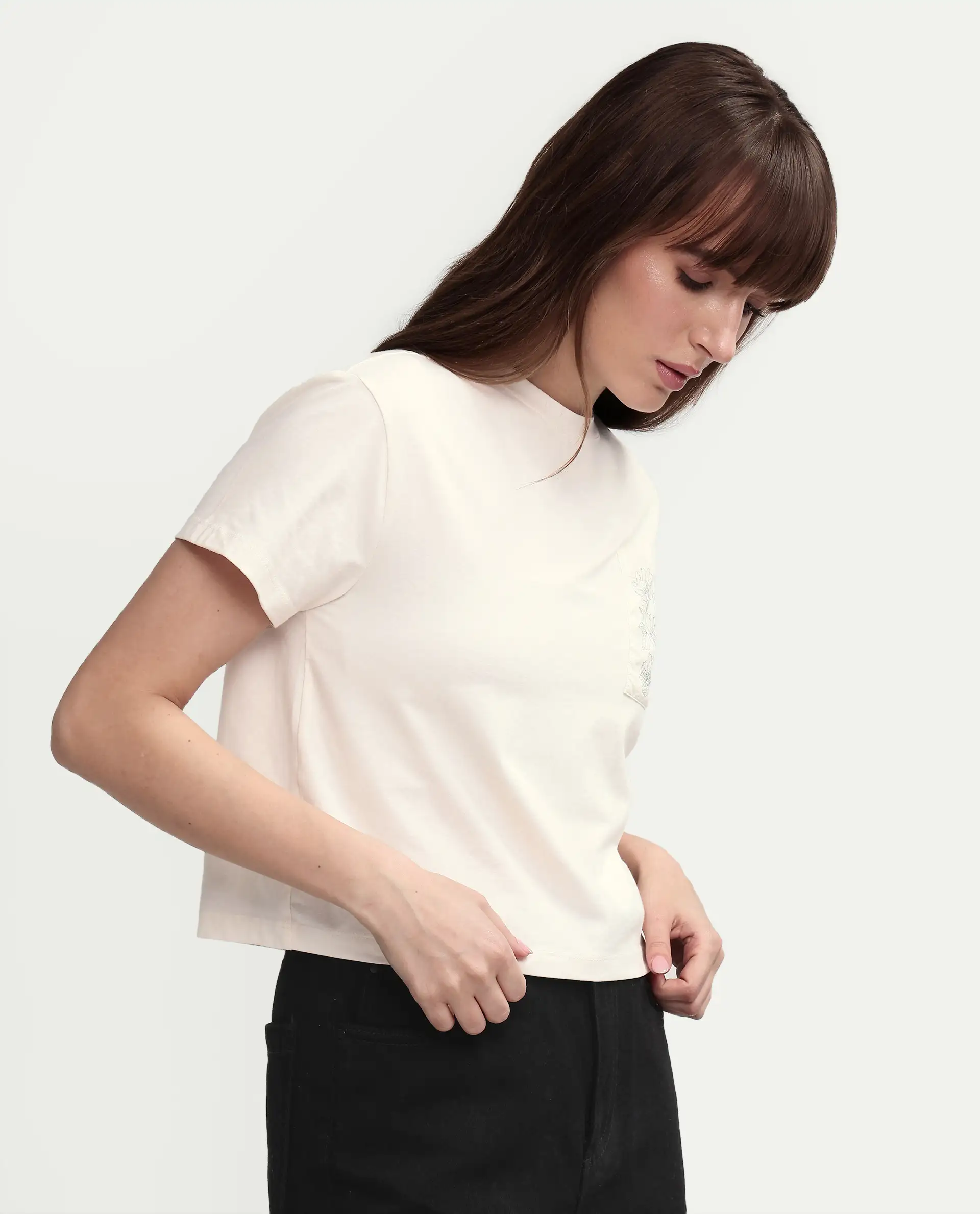 Rareism Women's Strankle Off White Cotton Blend Crew Neck Graphic Print Crop Regular Fit T-Shirt - Image 6