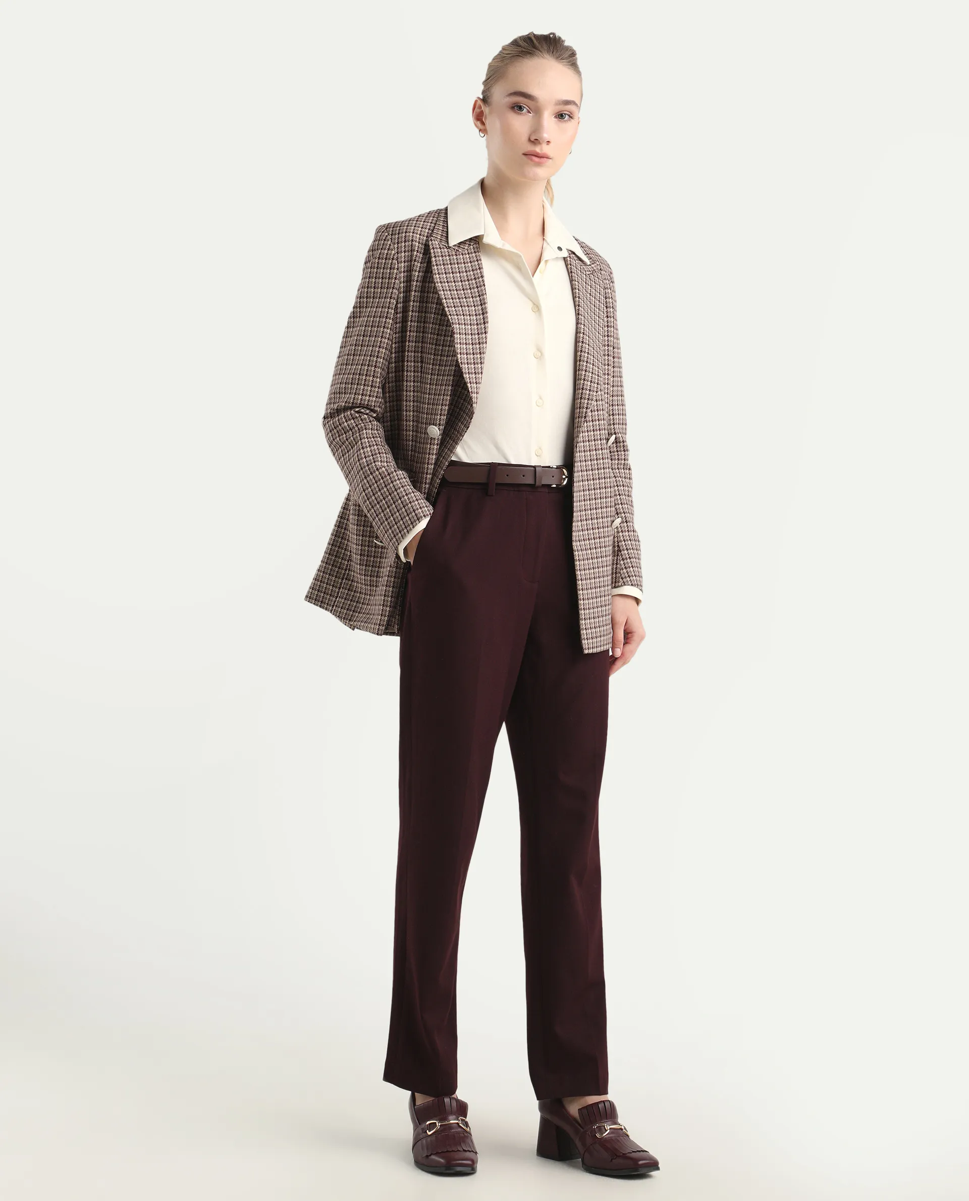 Rareism Women's Taper Maroon Polyester Blend Tapered Ankle Length Plain Travel Trouser - Image 4