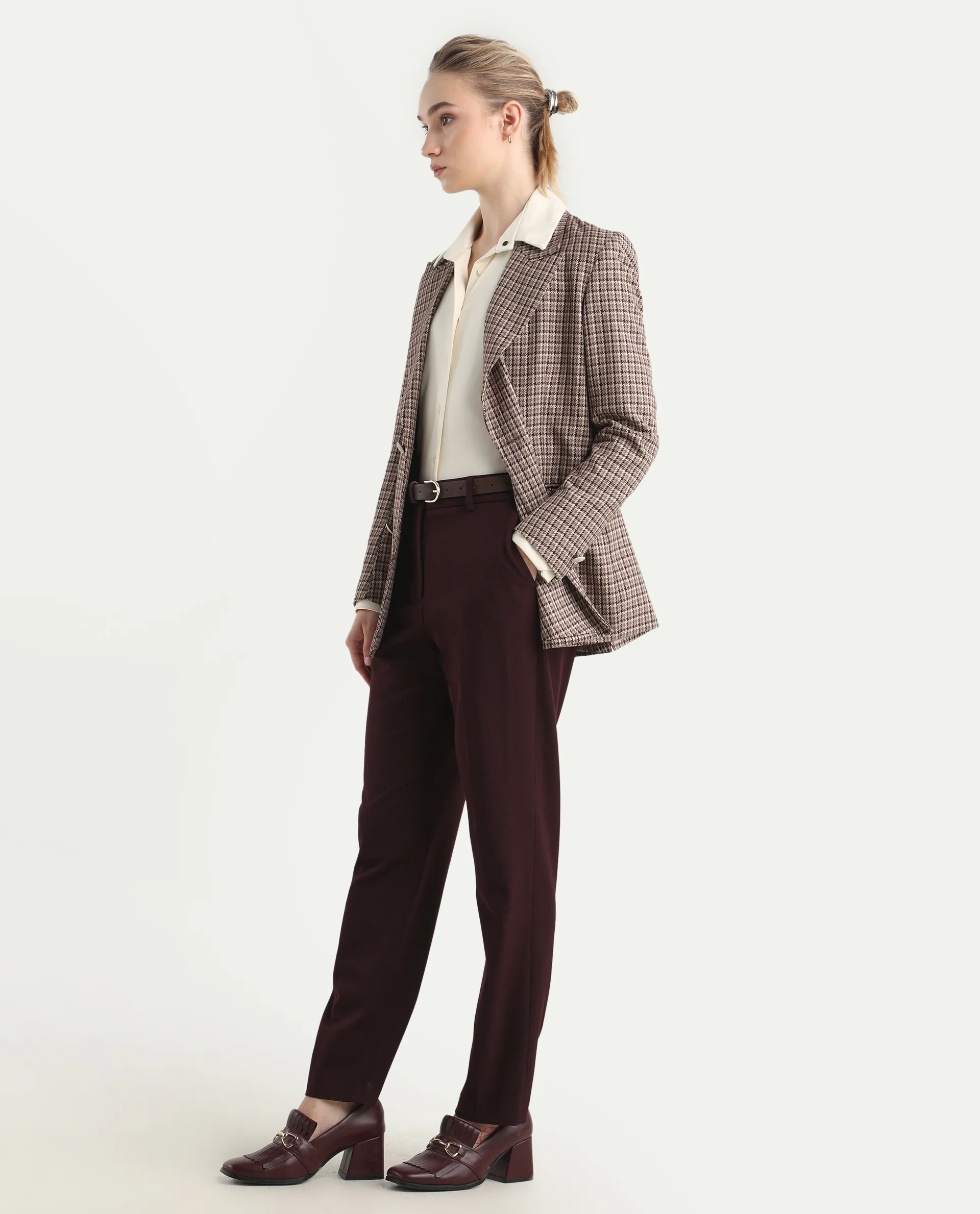 Rareism Women's Taper Maroon Polyester Blend Tapered Ankle Length Plain Travel Trouser - Image 5