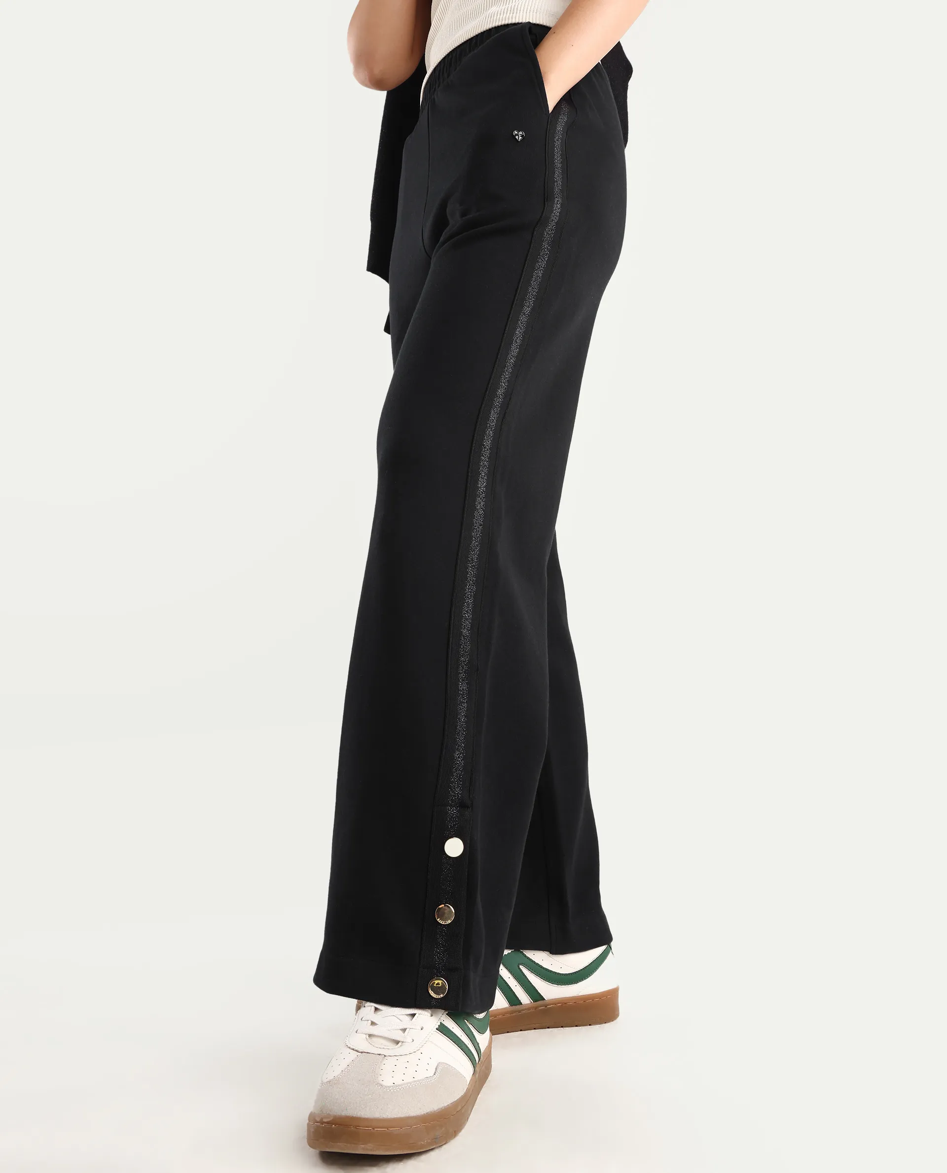 Rareism Women's Tappy Black Cotton Blend Plain Ankle Length Regular Fit Track Pant - Image 2