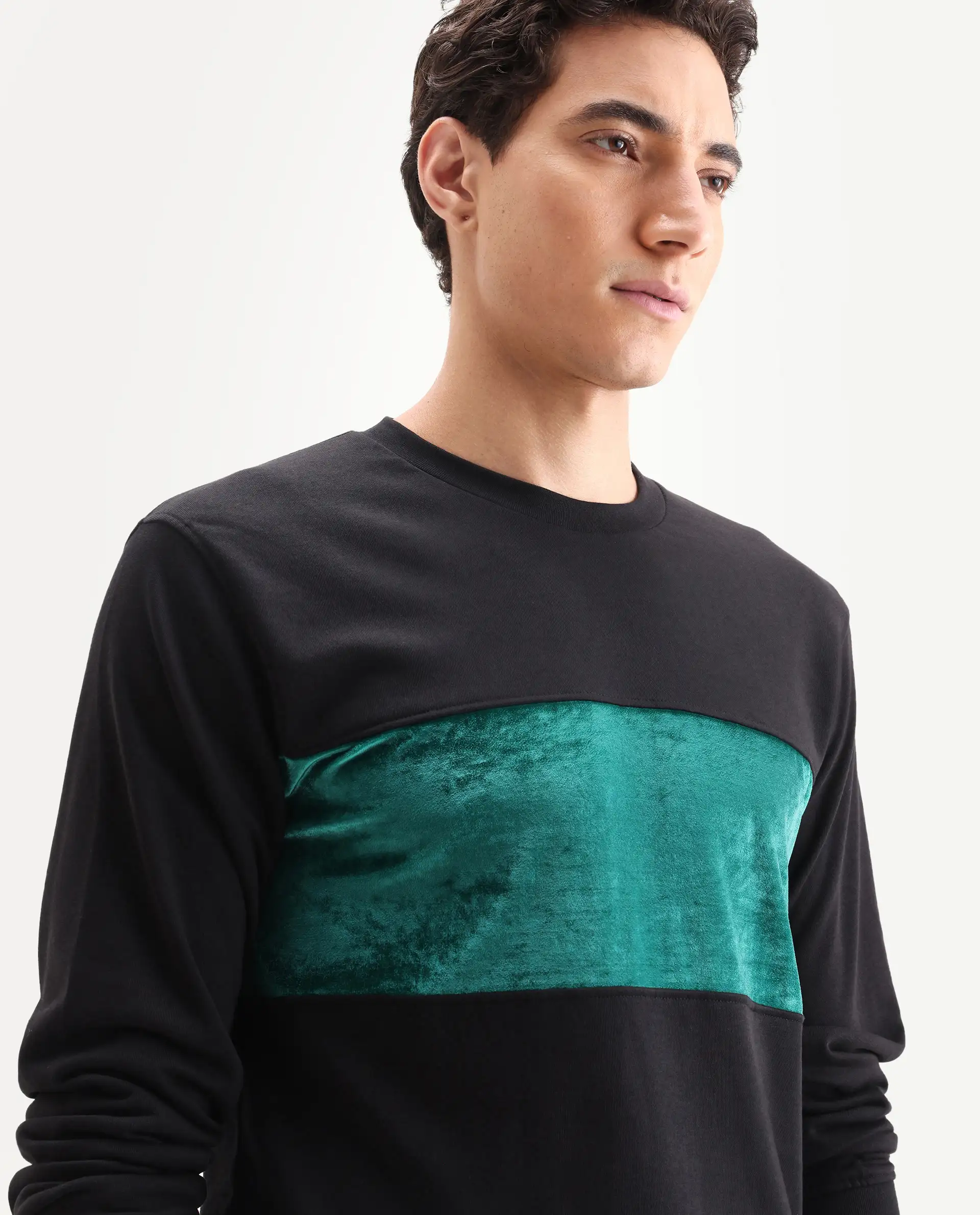 Rare Rabbit Men's Tide Black Velvet Ombre Regular Fit Full Sleeve Crew Neck Sweatshirt - Image 4