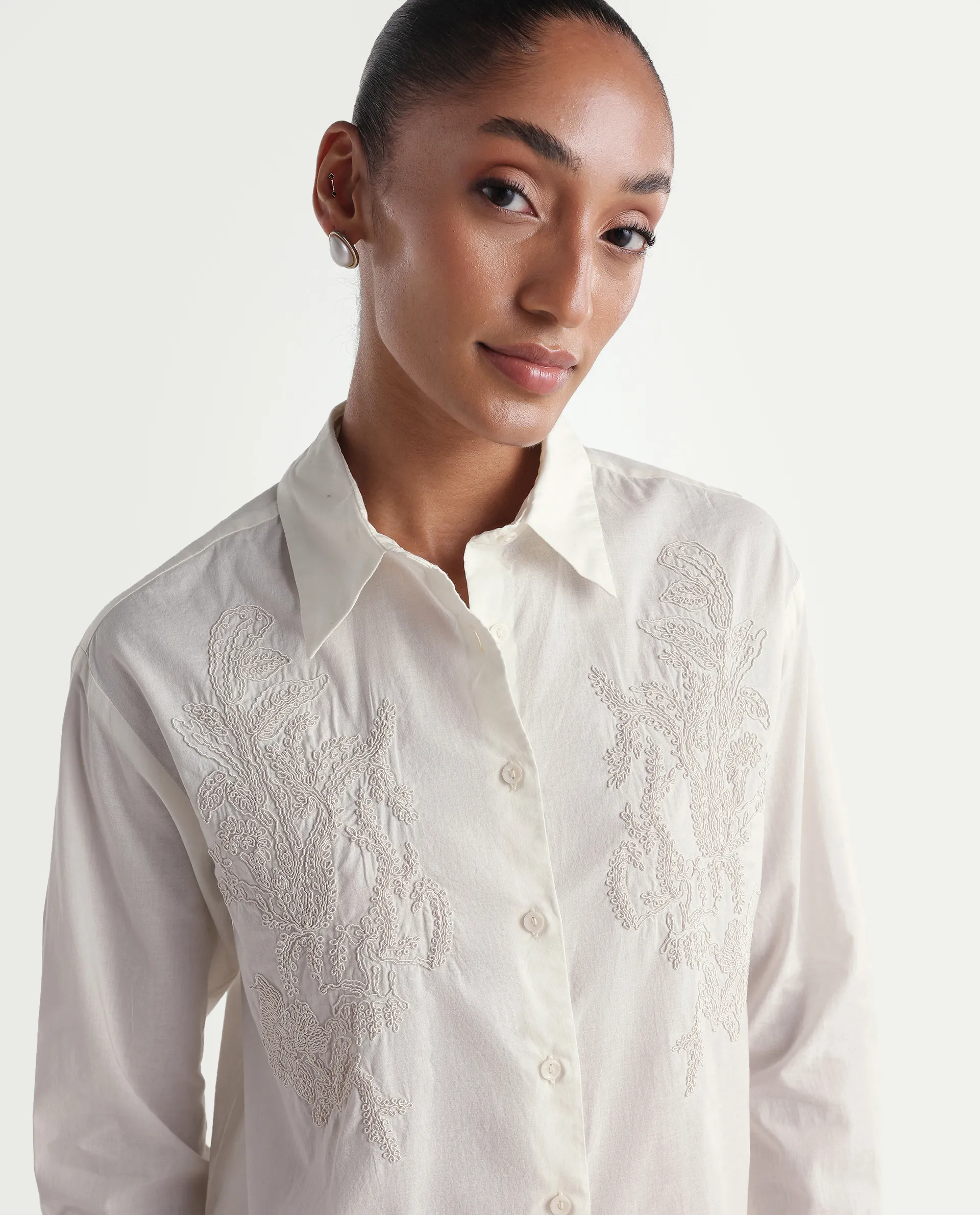 Rareism Women's Torim Light Off White Cotton Spread Collar Button Regular Plain Shirt - Image 4