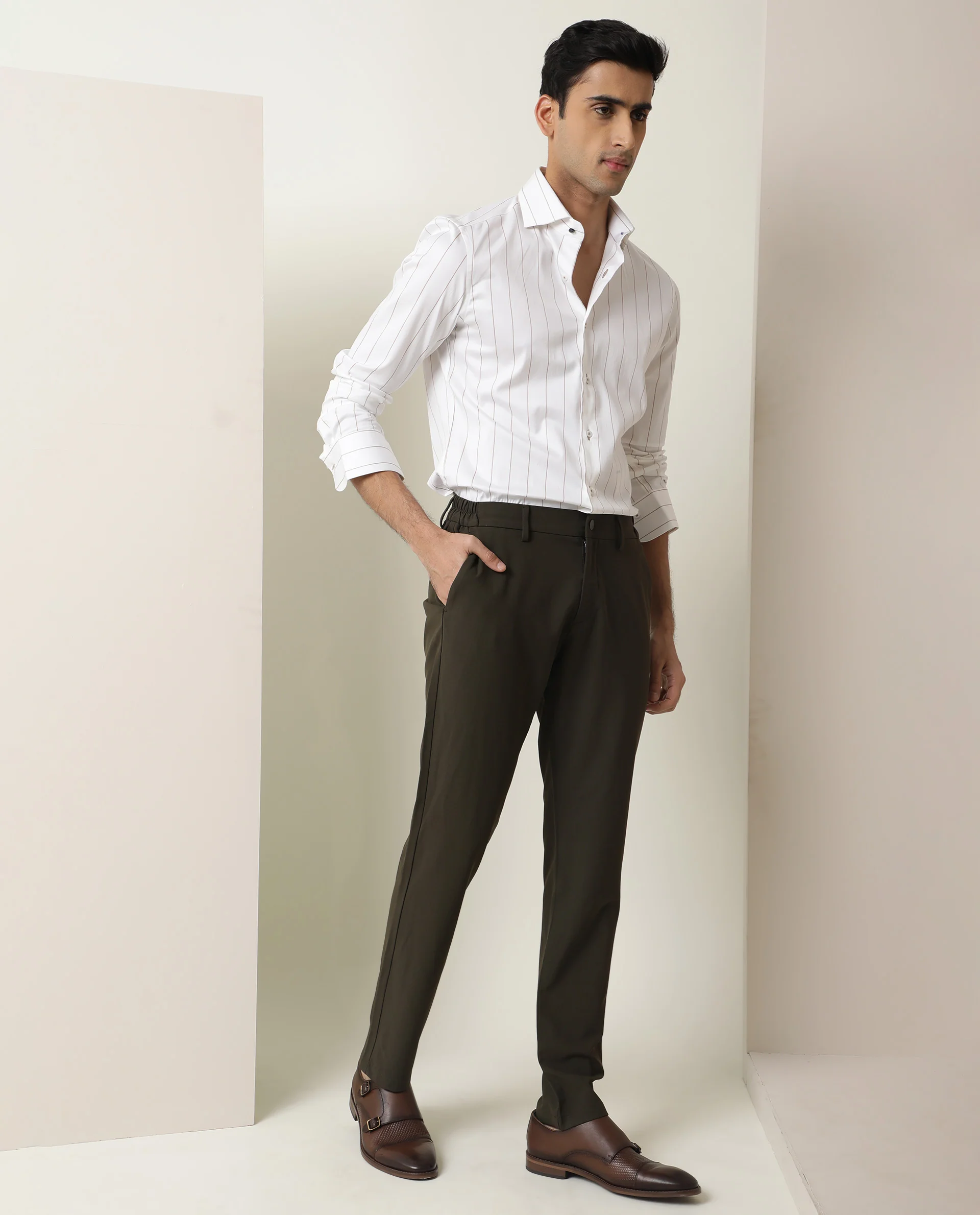 Rare Rabbit Men's Traverse Olive Solid Mid-Rise Regular Fit Stretch Trouser - Image 4
