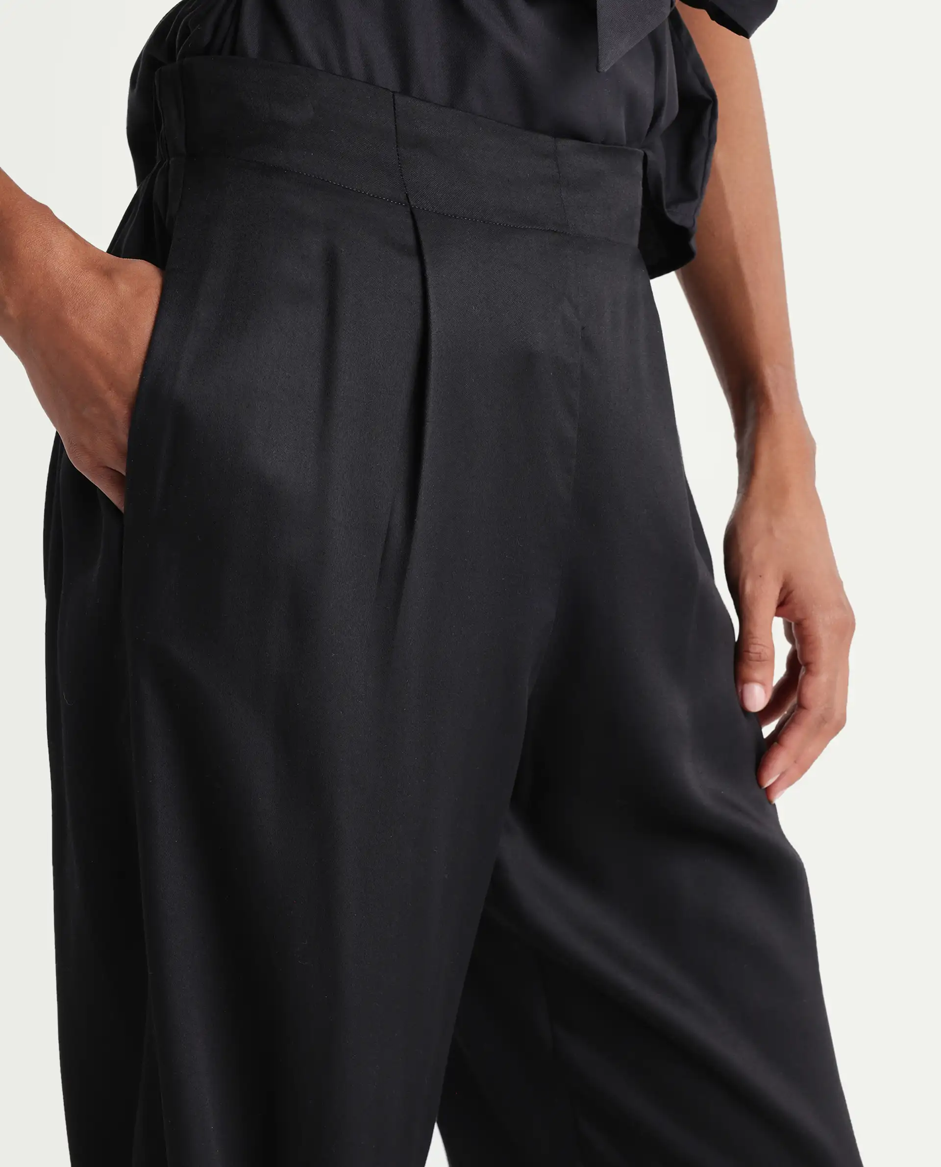 Rareism Women's Tuno Black Linen Blend Carrot Plain Trouser - Image 4