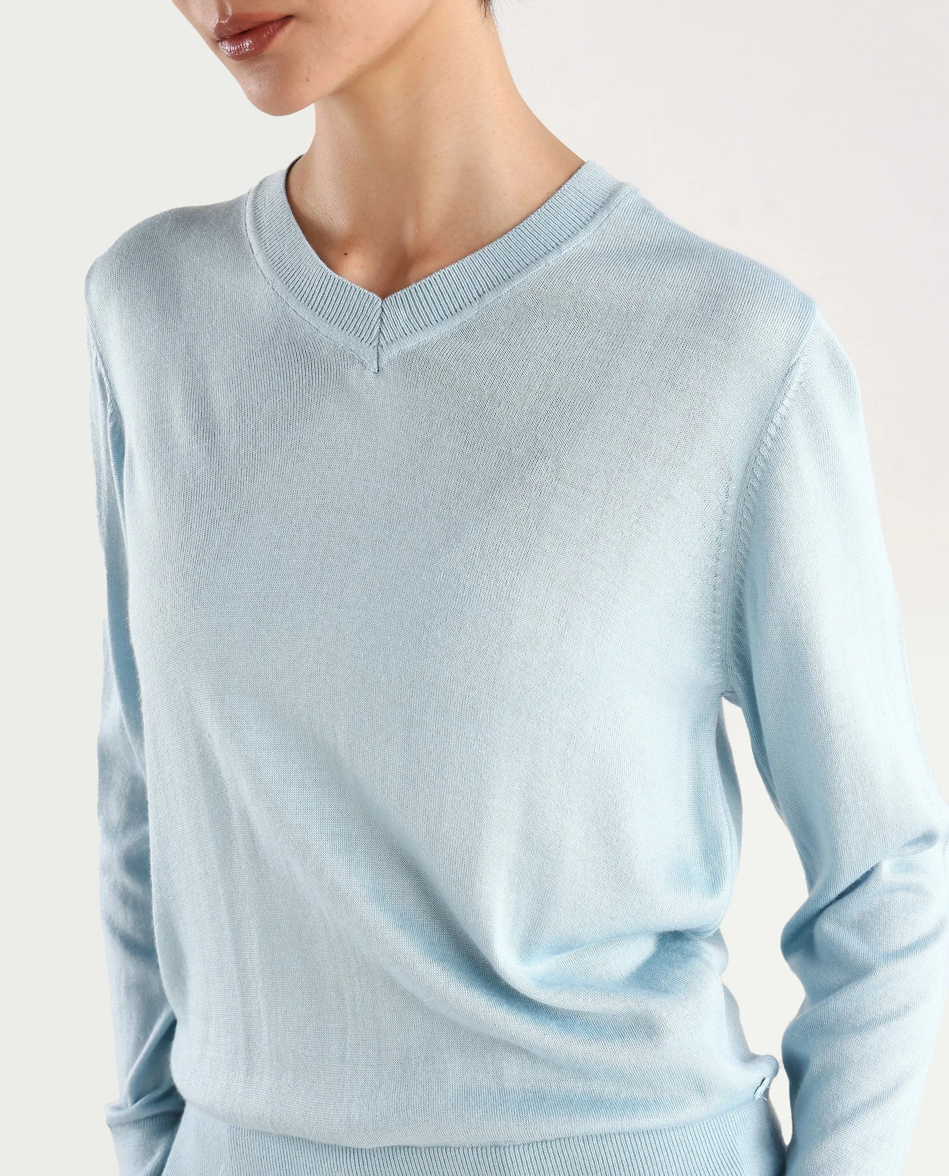 Rareism Women's Usak Light Blue Acrylic V-Neck Plain Regular Fitted Sweater - Image 4