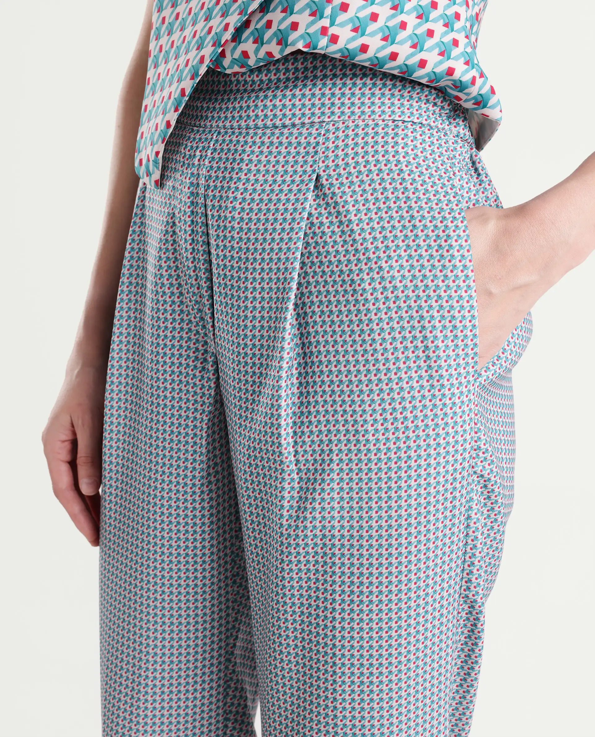 Rareism Women's Utkil B Multi Polyester Houndstooth Print Ankle Length Straight Fit Trouser - Image 4