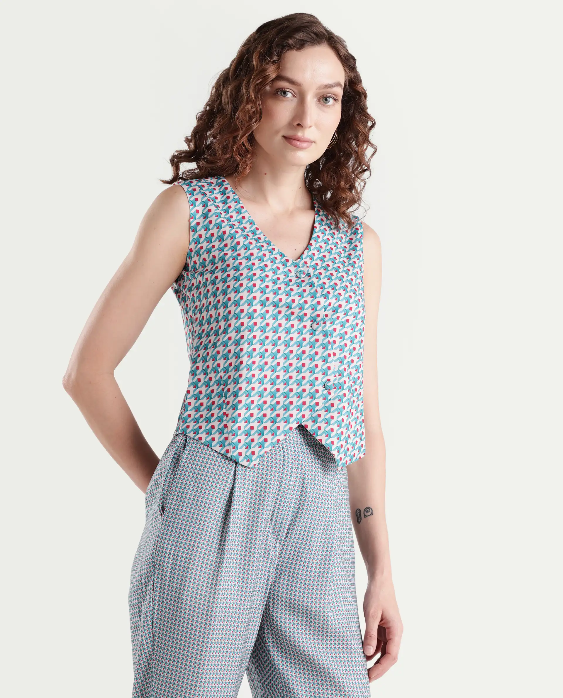 Rareism Women's Utkil Multi Polyester V-Neck Houndstooth Print Sleeveless Crop Regular Fit Top - Image 6